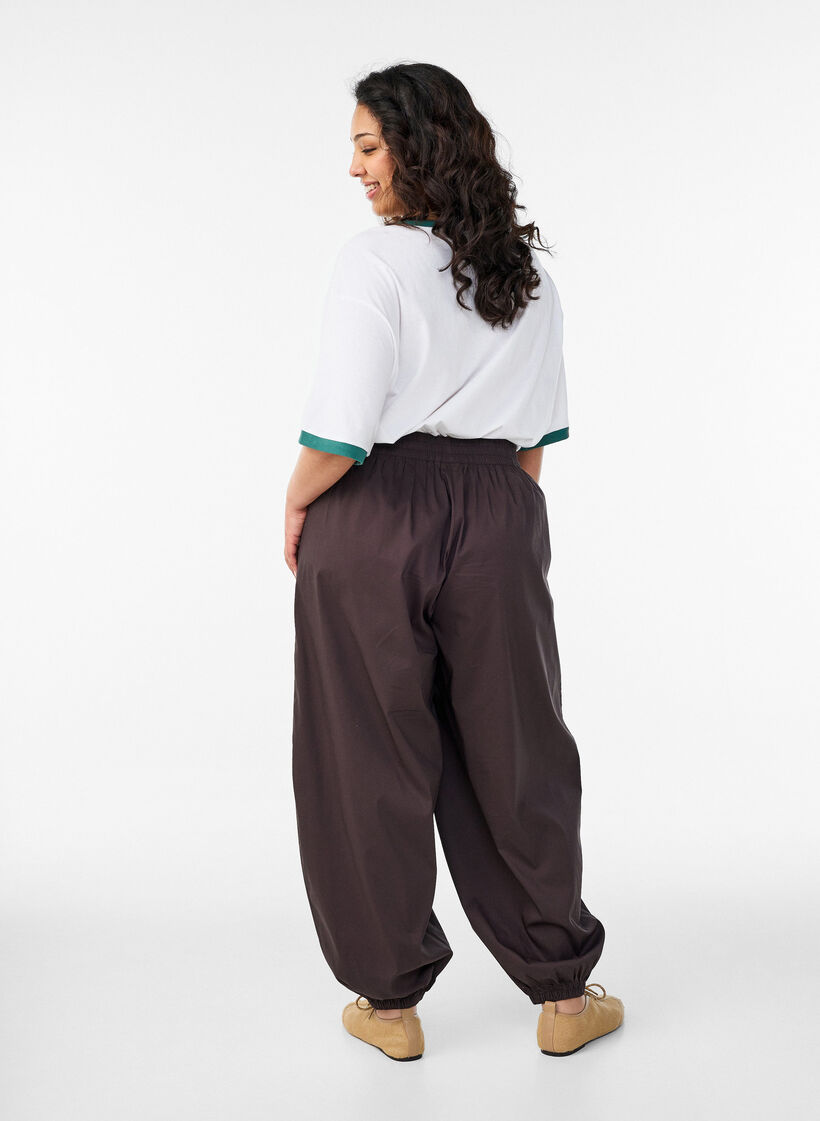 Balloon trousers with pockets and an elasticated waistband, Brown, Model image number 1