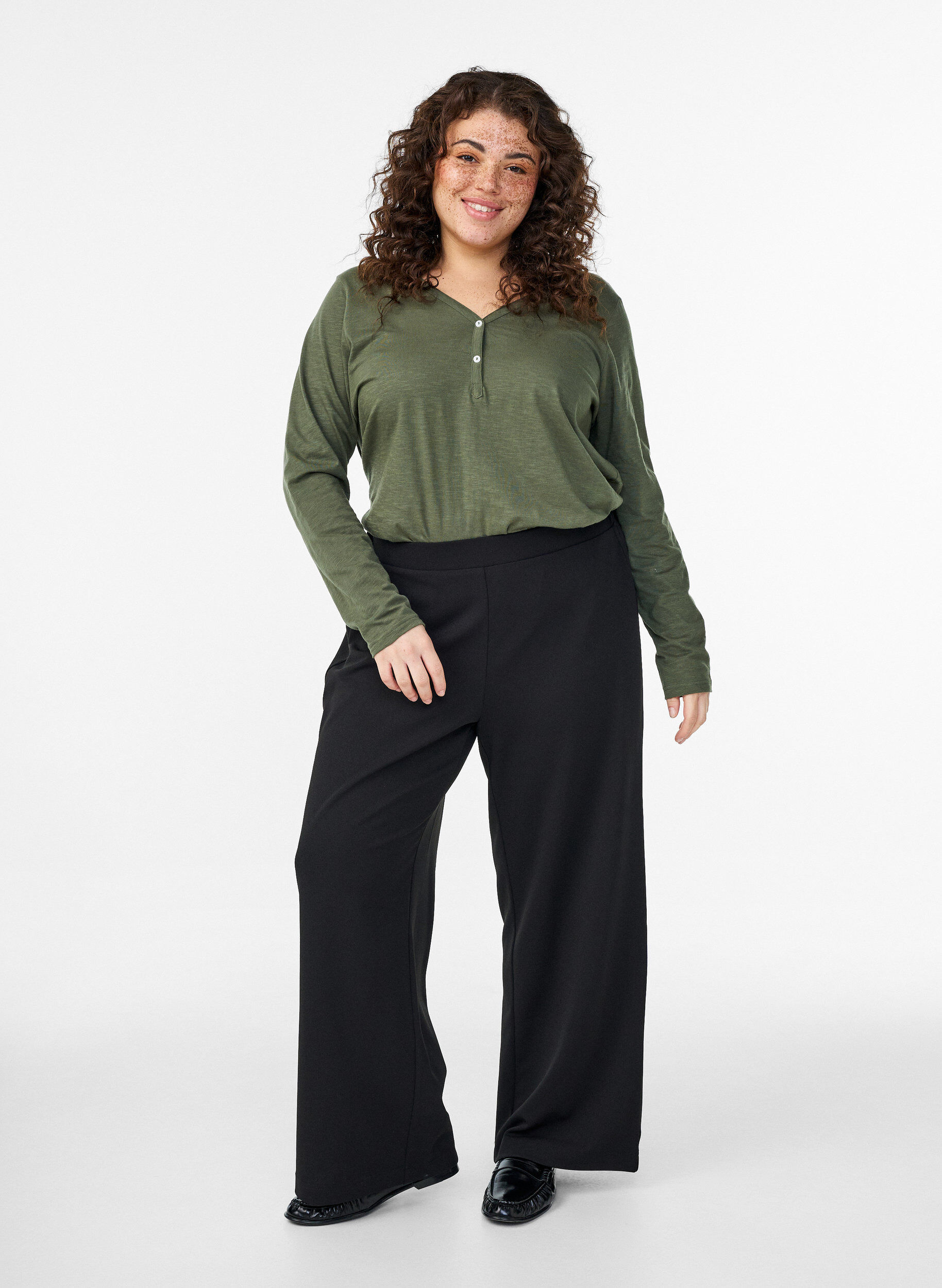 ZizzifashionLong-sleeved t-shirt with V-neck and buttons, Green, Model image number 1