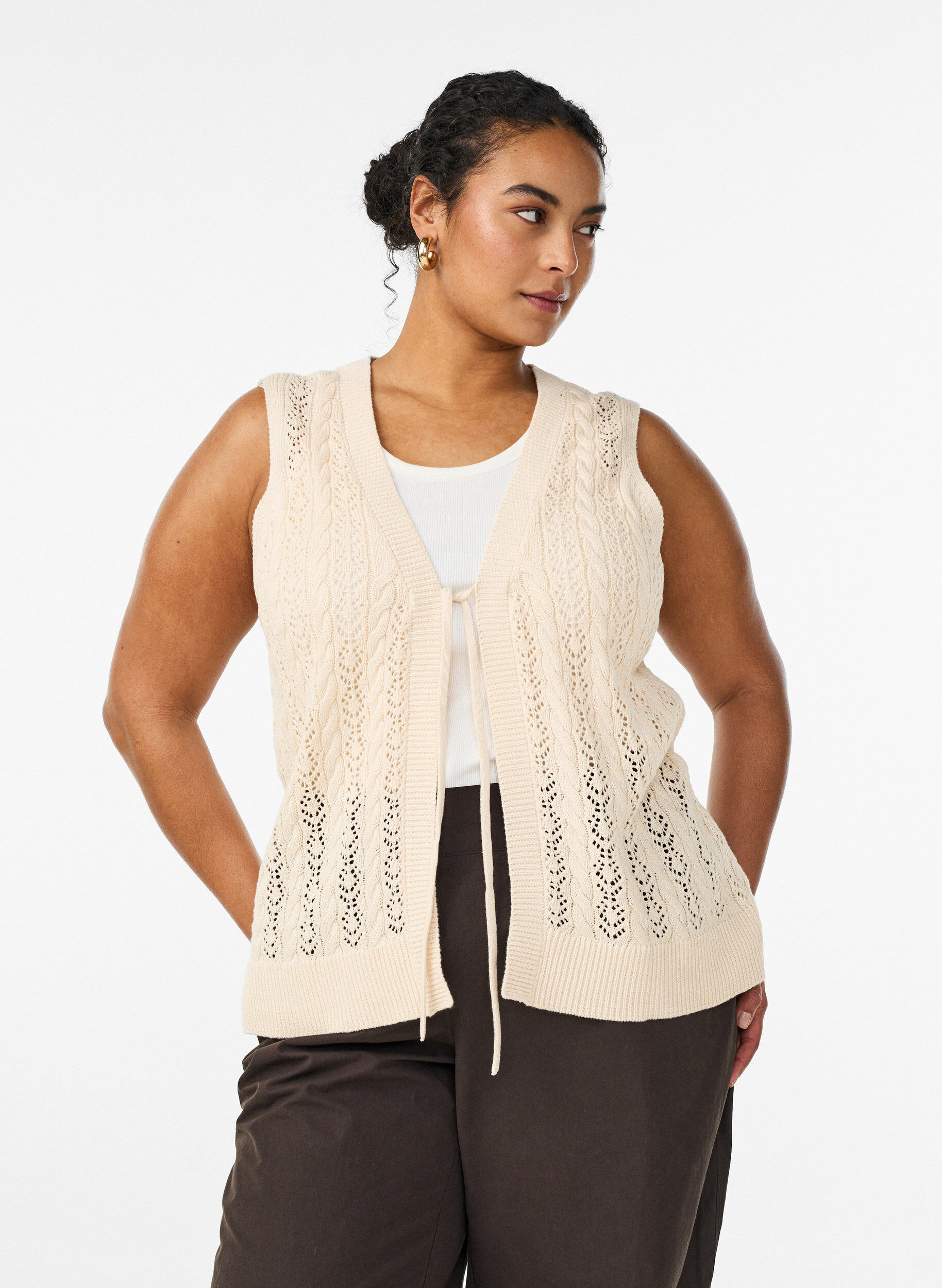 Zizzifashion Knitted vest with eyelet embroidery and tie fastening, Beige, Model image number 0