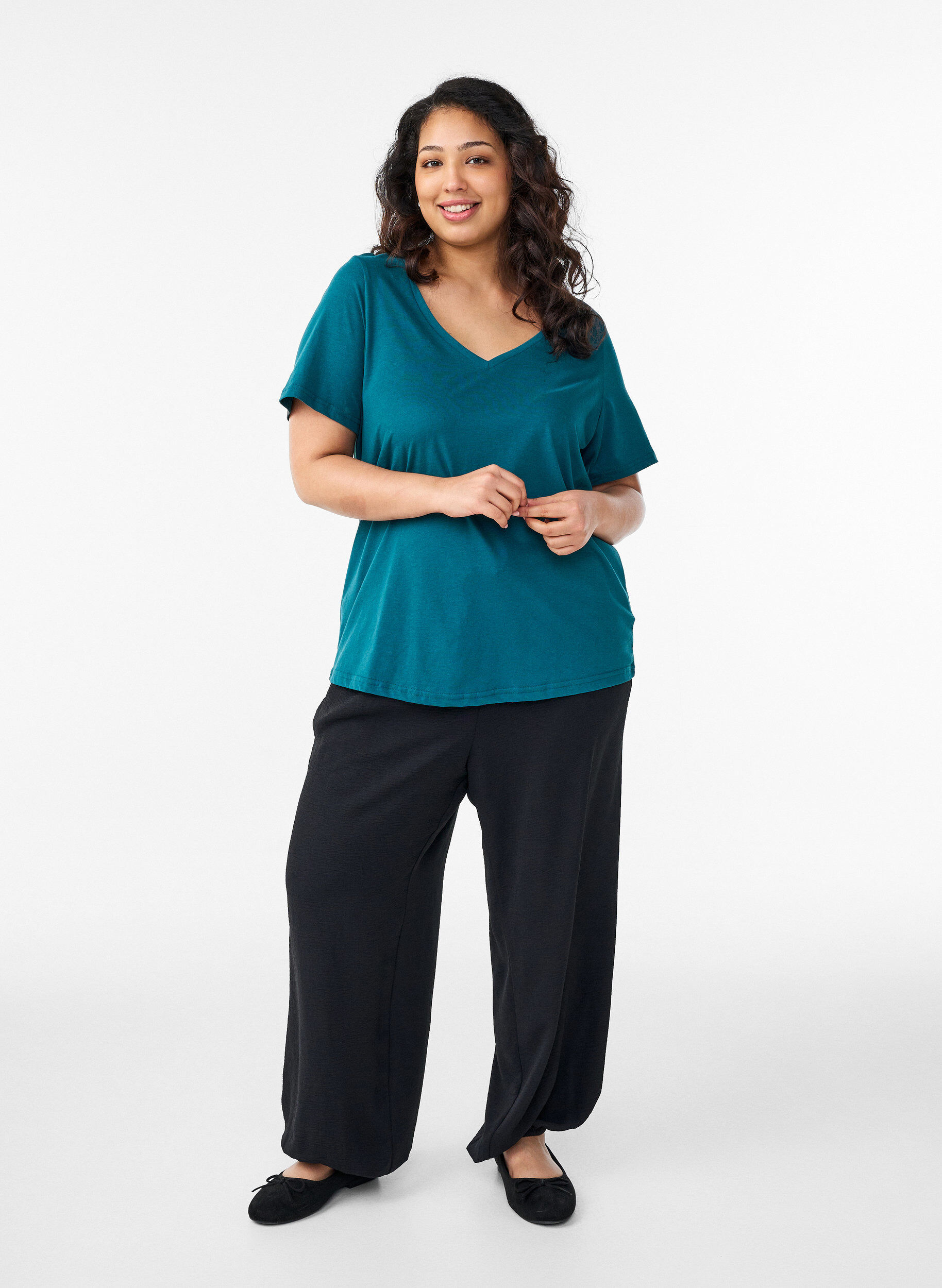 Zizzifashion V-neck T-shirt, Green, Model image number 1