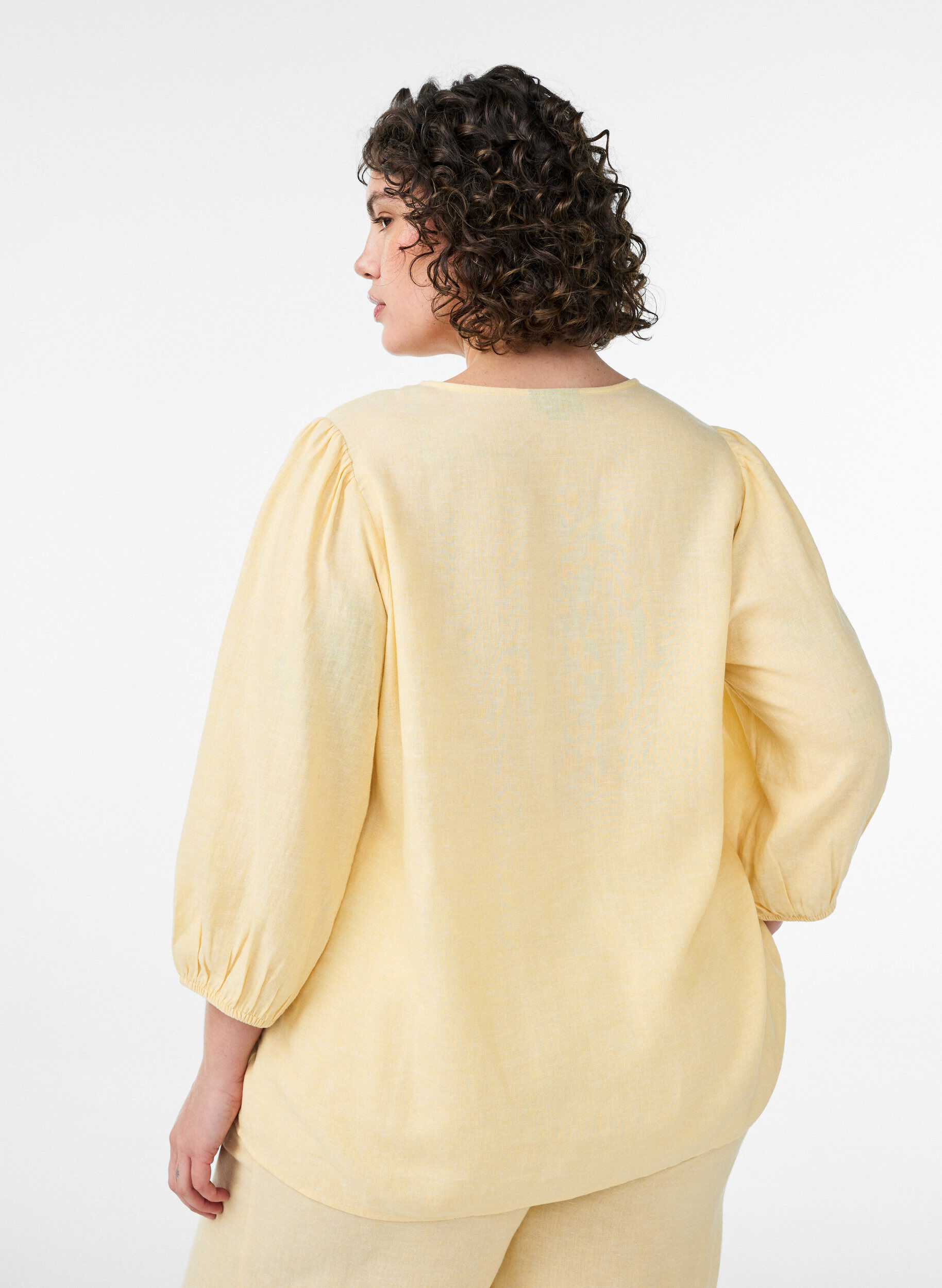 Zizzifashion Shirt blouse in linen and viscose with 3/4-sleeves, Yellow, Model image number 2