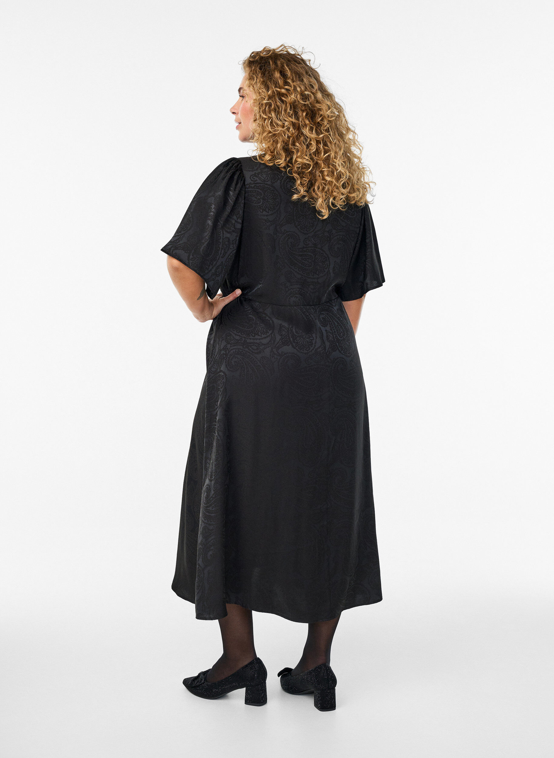 Zizzifashion Midi jacquard dress with paisley pattern and wing sleeves, Black, Model image number 1