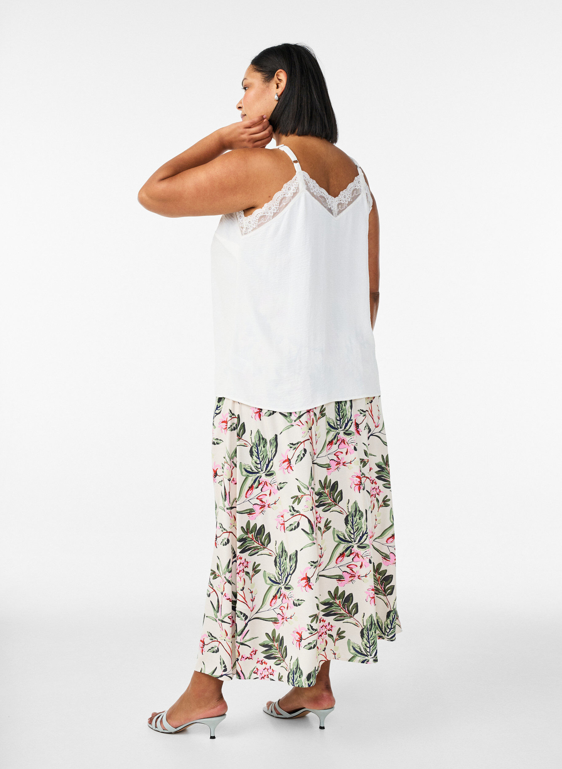 Zizzifashion Viscose maxi skirt with smocking, Vanilla, Model image number 1