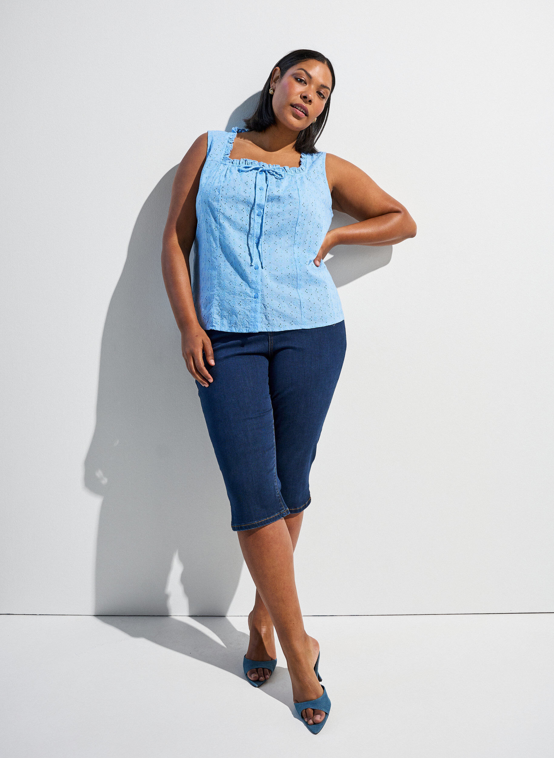 Zizzifashion Sleeveless blouse with broderie anglaise and ruffles, Light Blue, Image image number 0