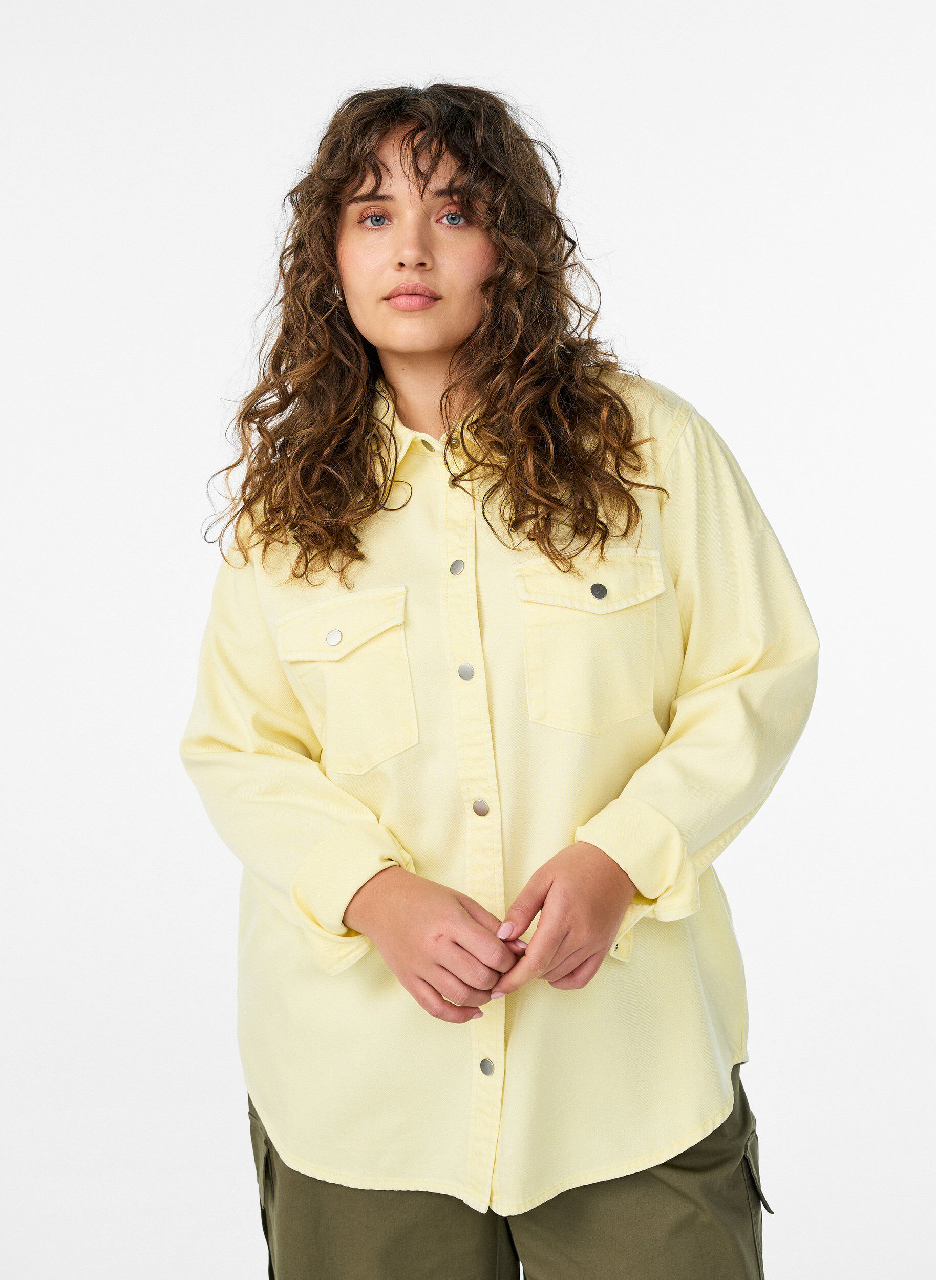 Denim shirt with chest pockets, Yellow, Model