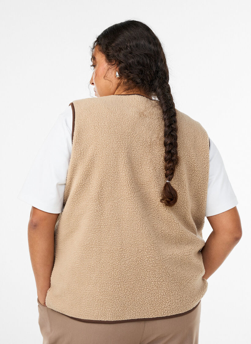 Teddy fleece vest with contrast trims, Beige, Model image number 2