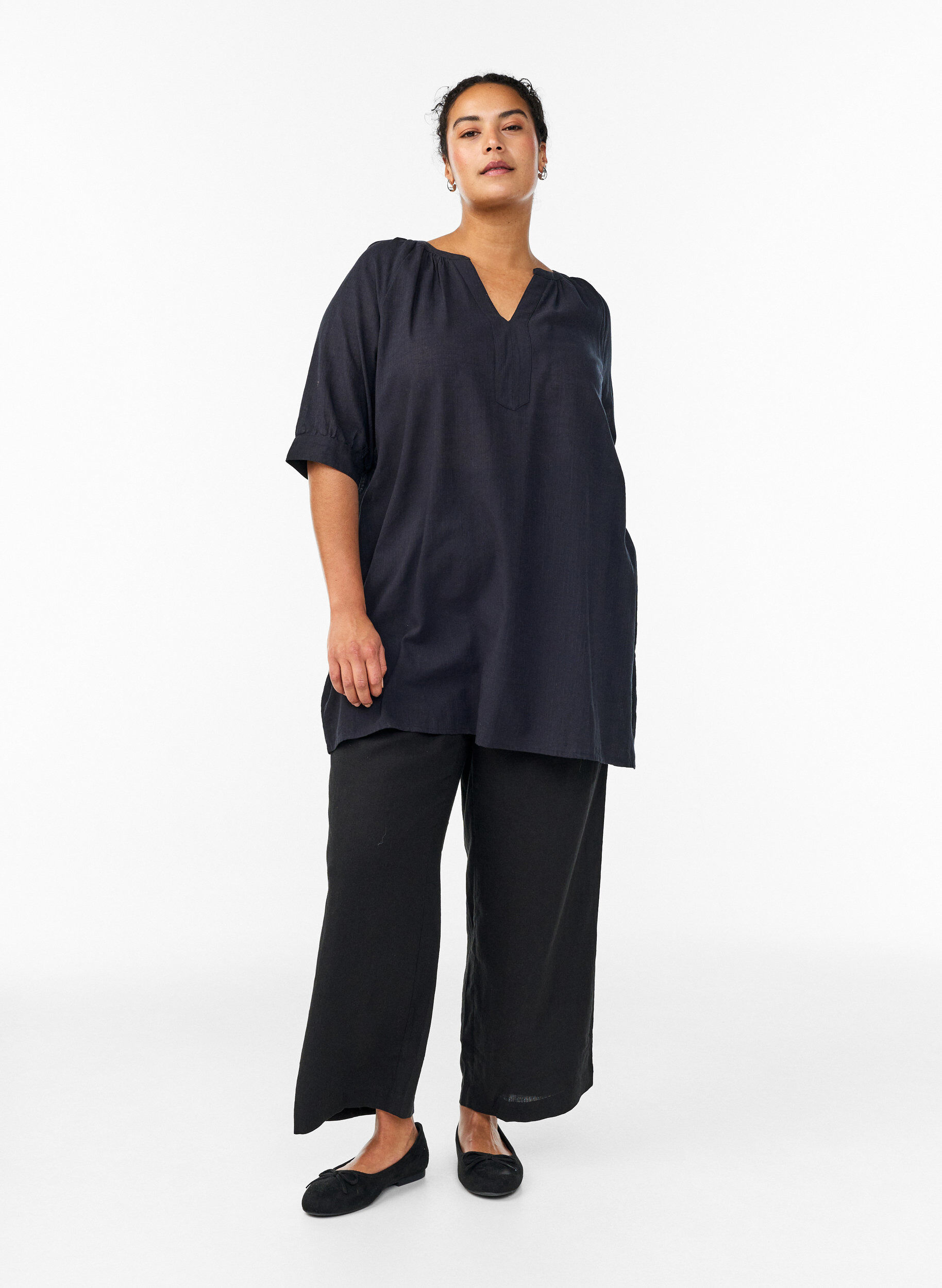 ZizzifashionCotton tunic with a V-neck, Black, Model image number 1