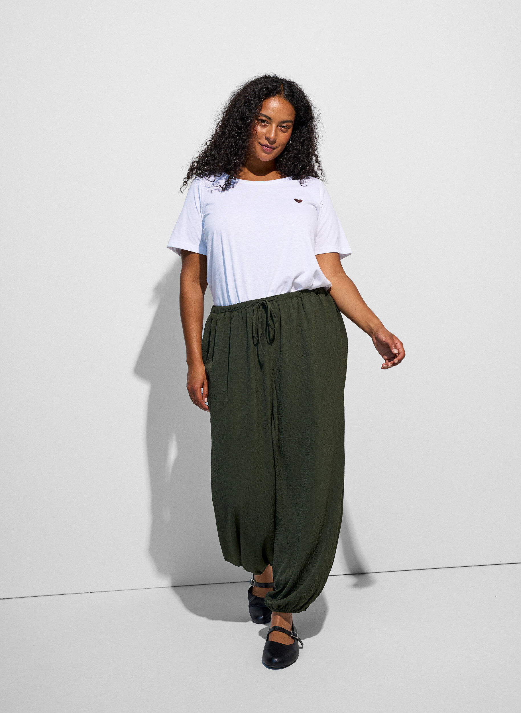High-waisted balloon trousers, Green, Model