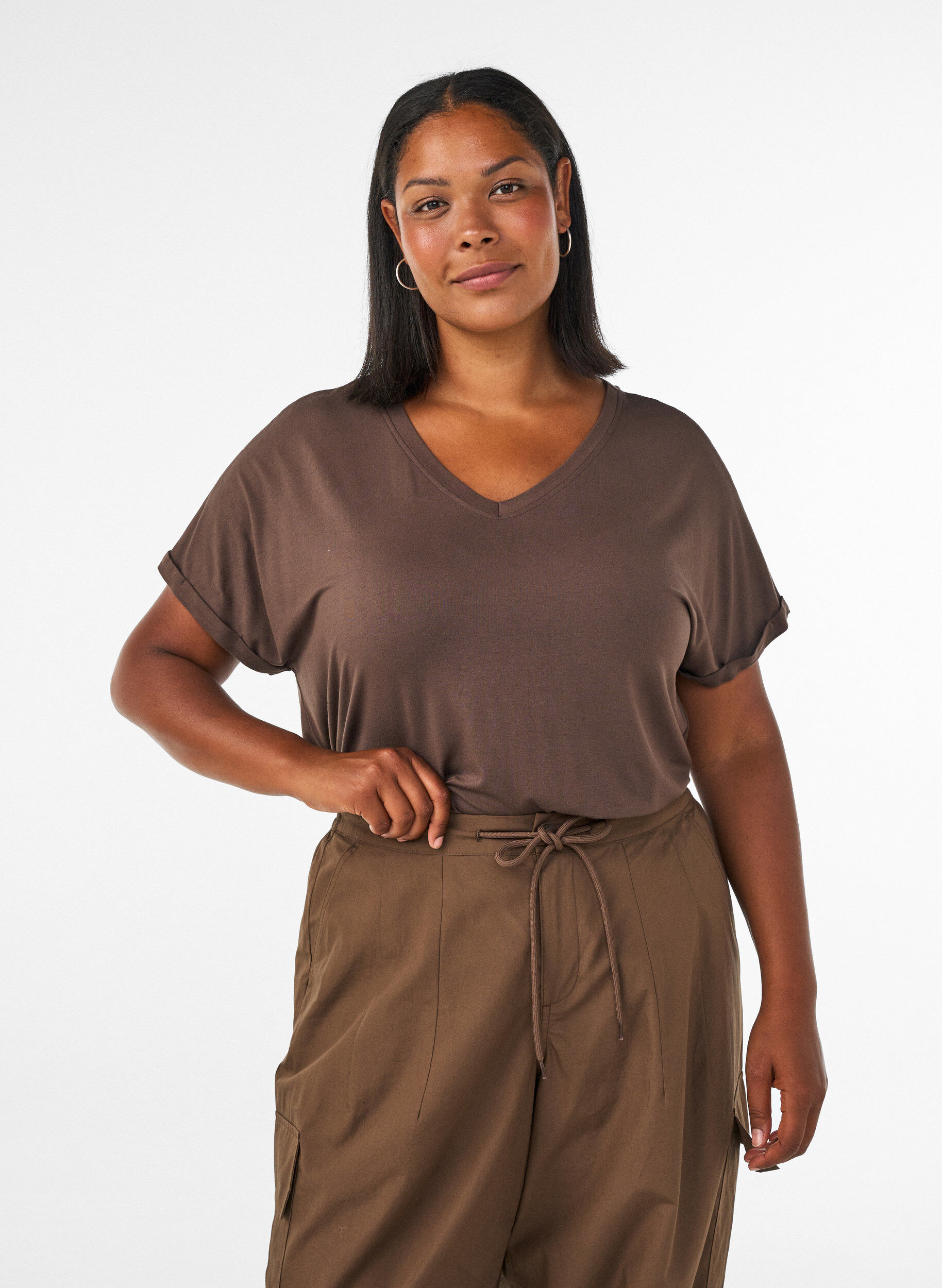 Basic V-neck T-shirt in viscose, Brown, Model