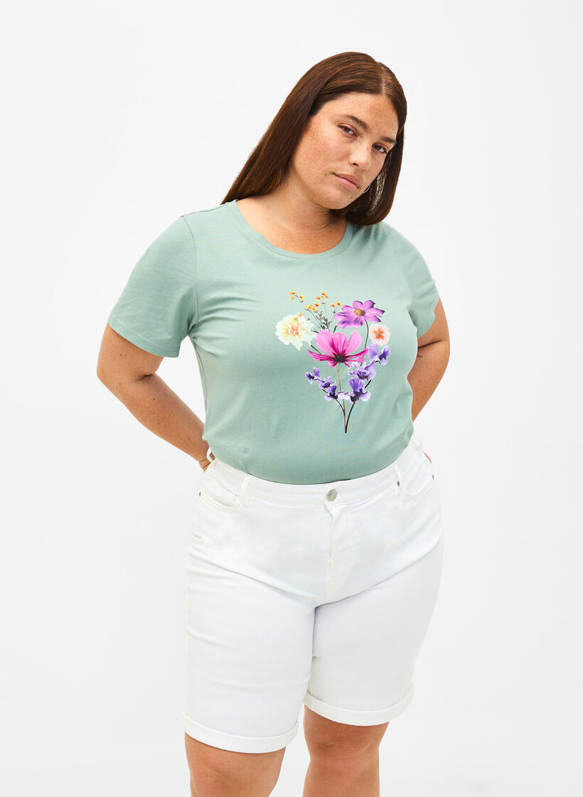 Tight fitting denim shorts with a high waist, Bright White, Model image number 0