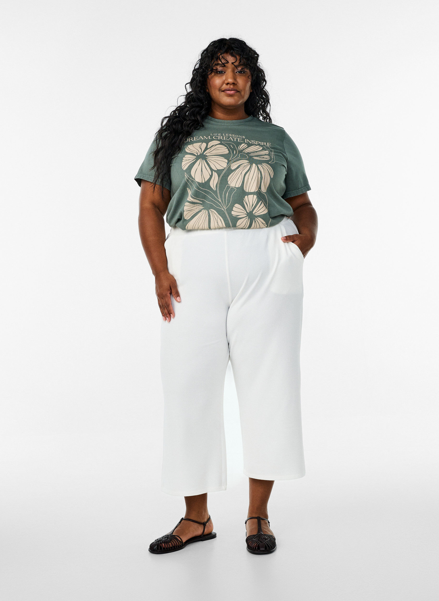 Loose trousers with 7/8 length, Beige, Model