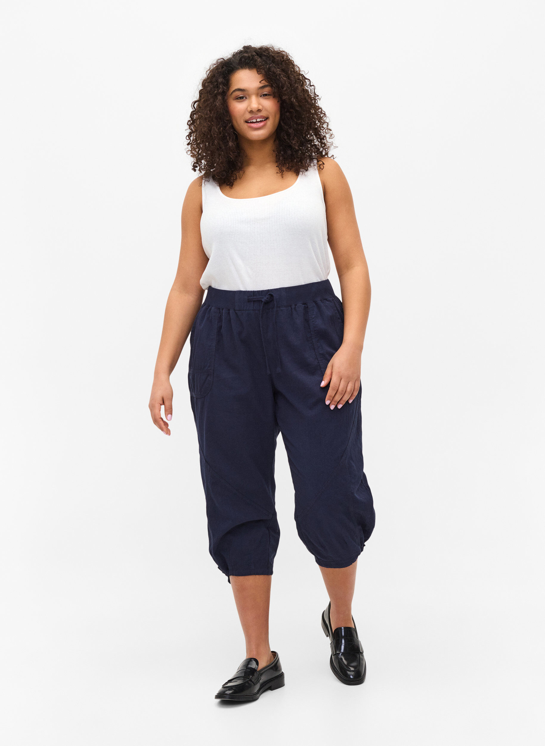 Zizzifashion Loose cropped trousers in cotton, Blue, Model image number 1