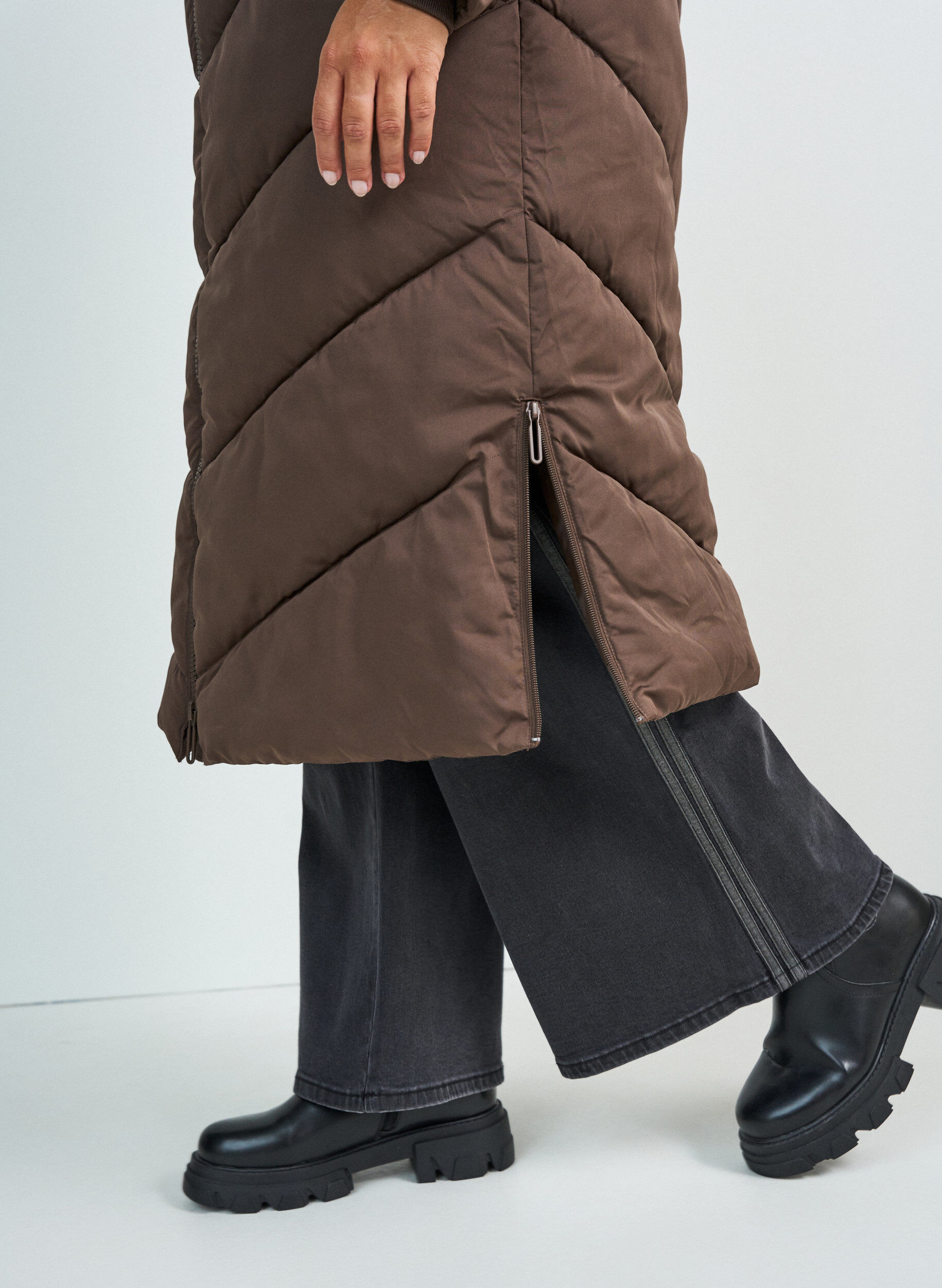 ZizzifashionLong puffer coat with hood and pockets, Brown, Model image number 2