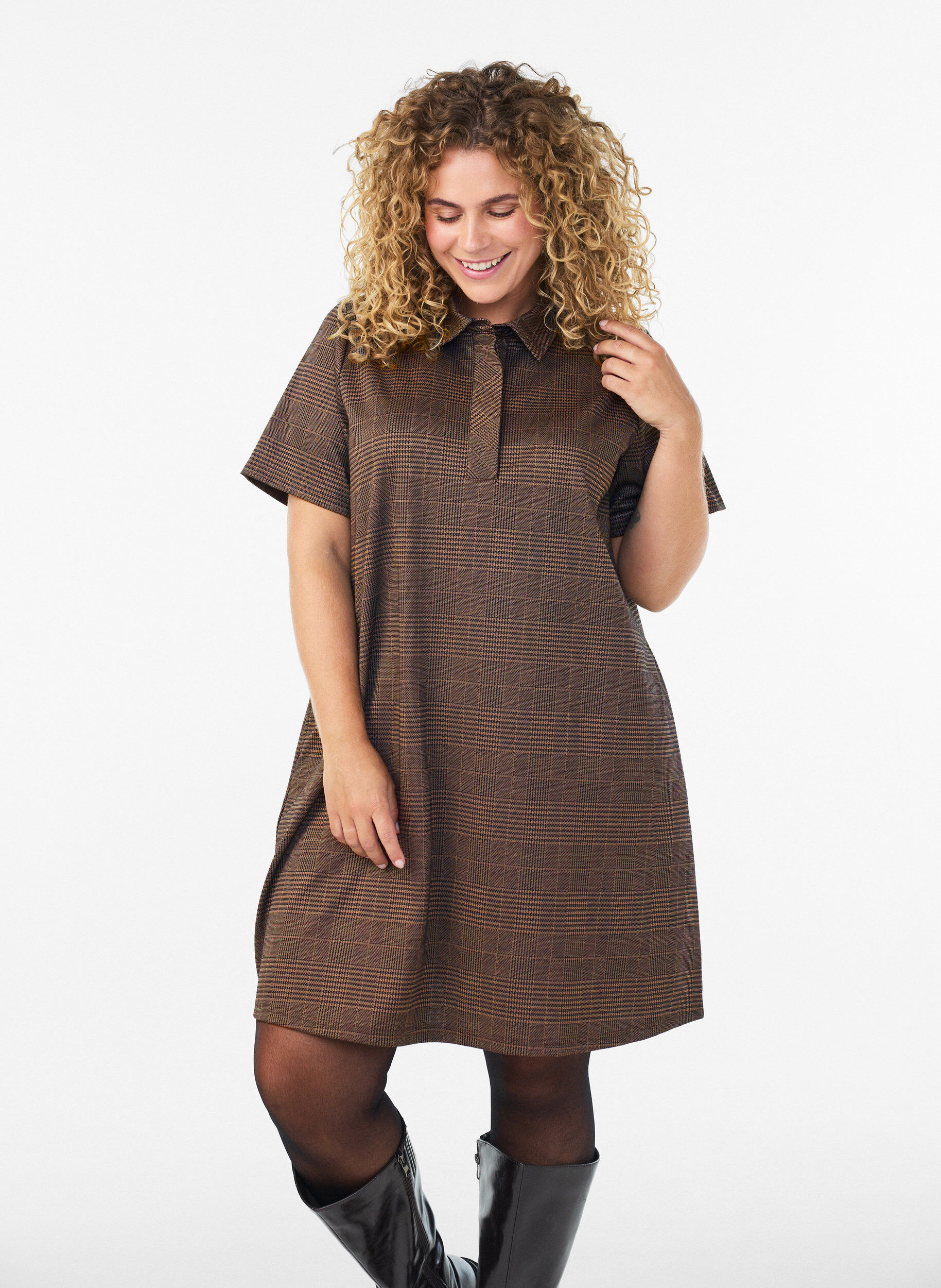 Short checked dress with a shirt collar, Brown, Model