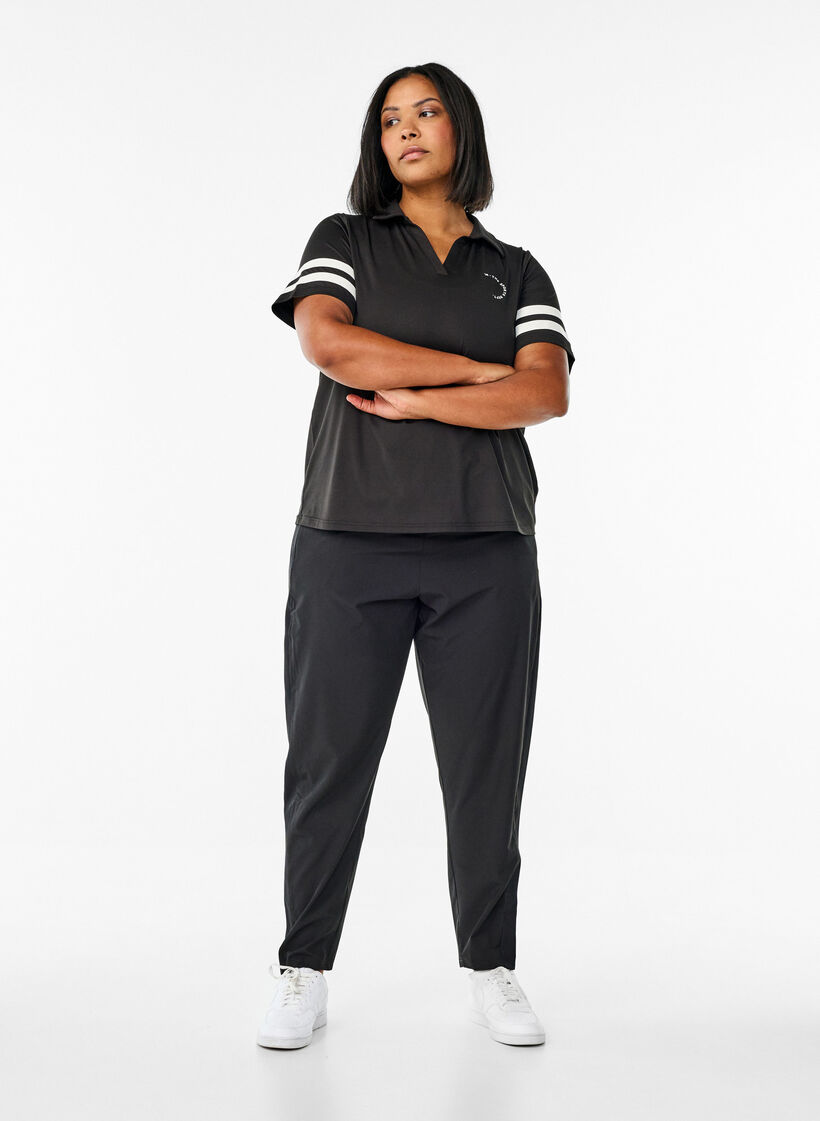 Lightweight training trousers with pockets, Black, Model image number 1