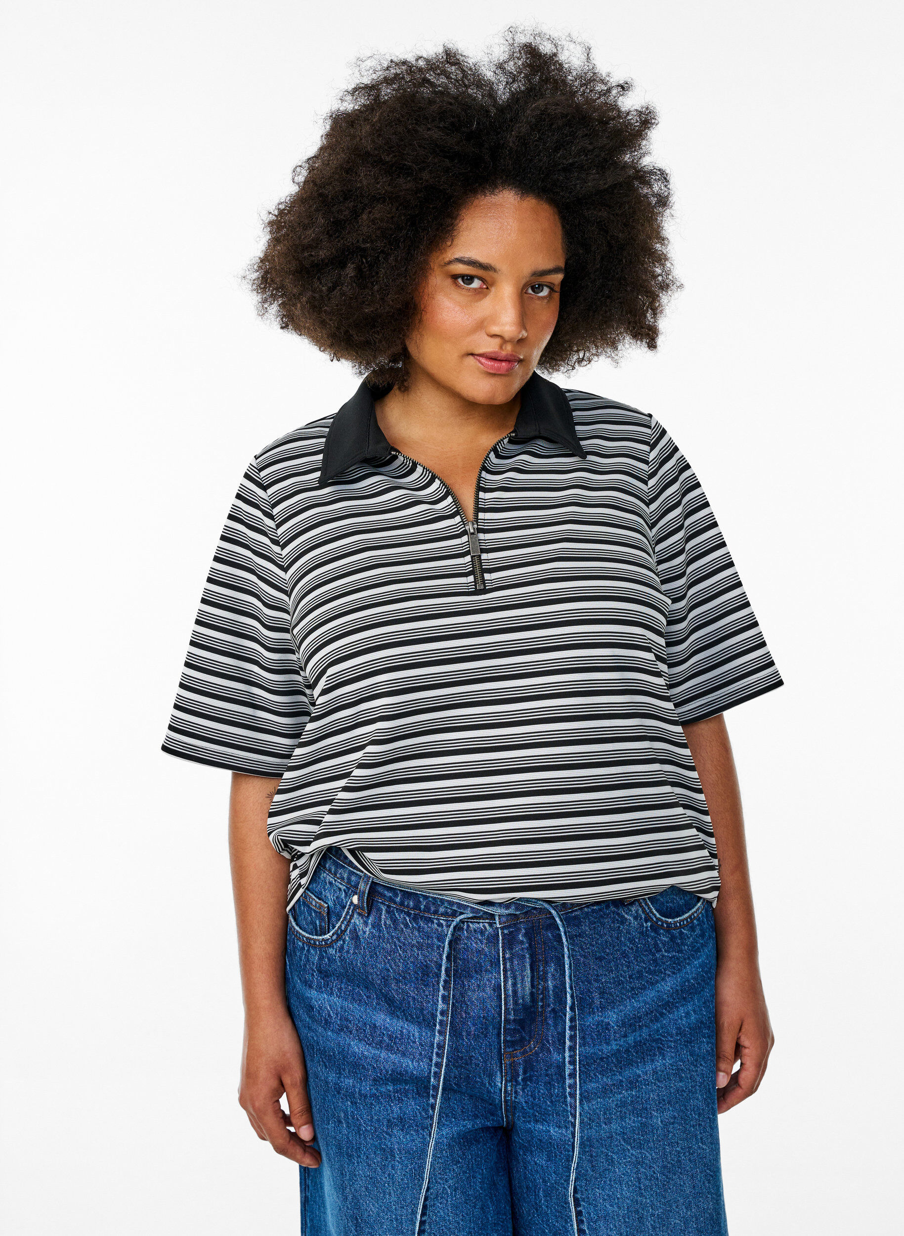 Striped polo shirt with short sleeves and zip, Black, Model