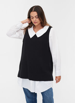 Knitted vest with rounded neckline and slits, Black, Model image number 0