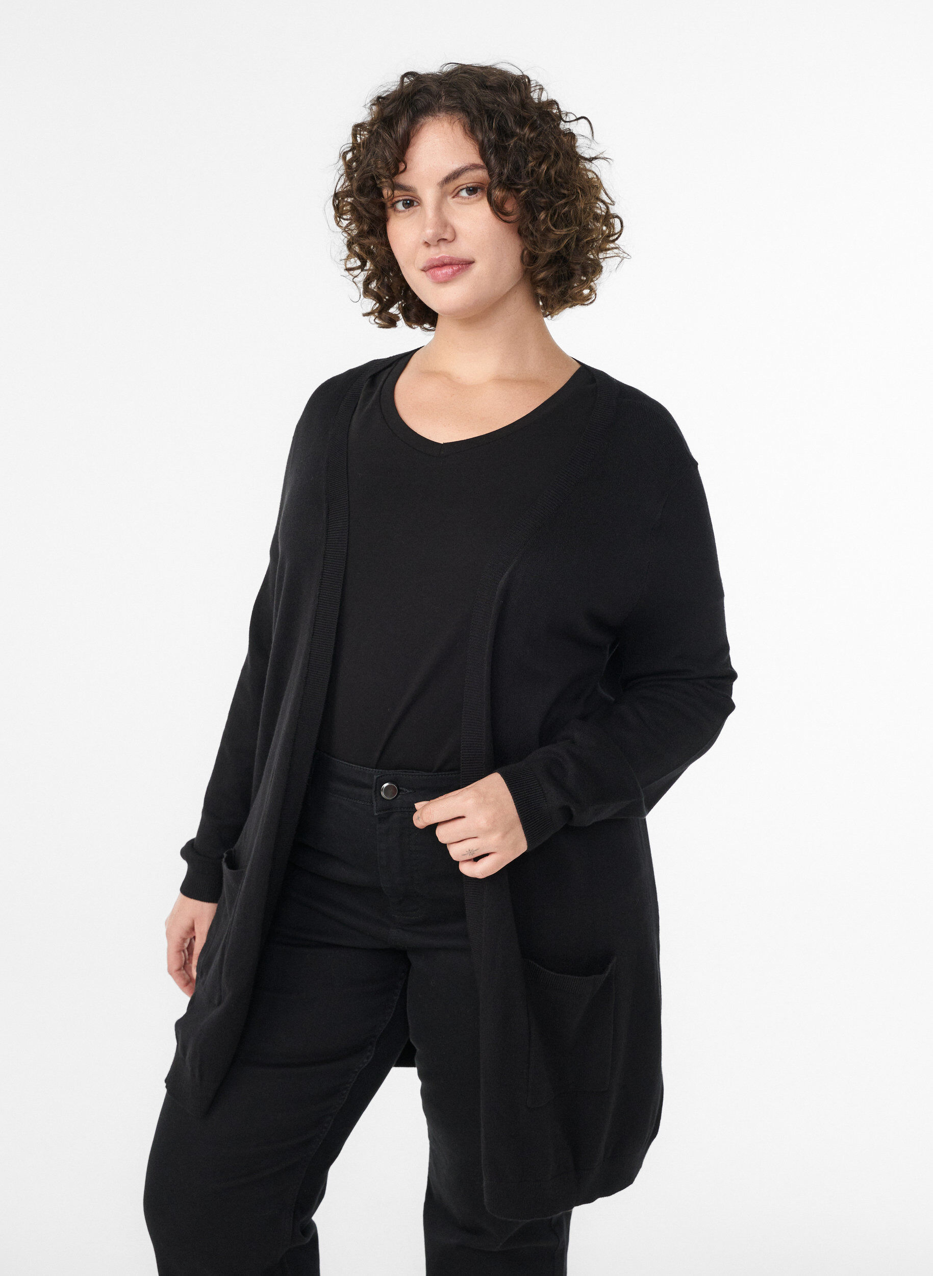 Long knitted cardigan in a viscose blend, Black, Model