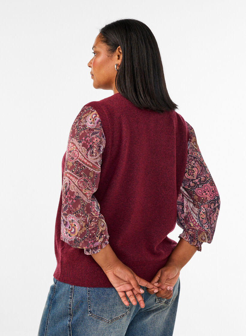 Knitted vest with decorative buttons, Dark Bordeaux, Model image number 2