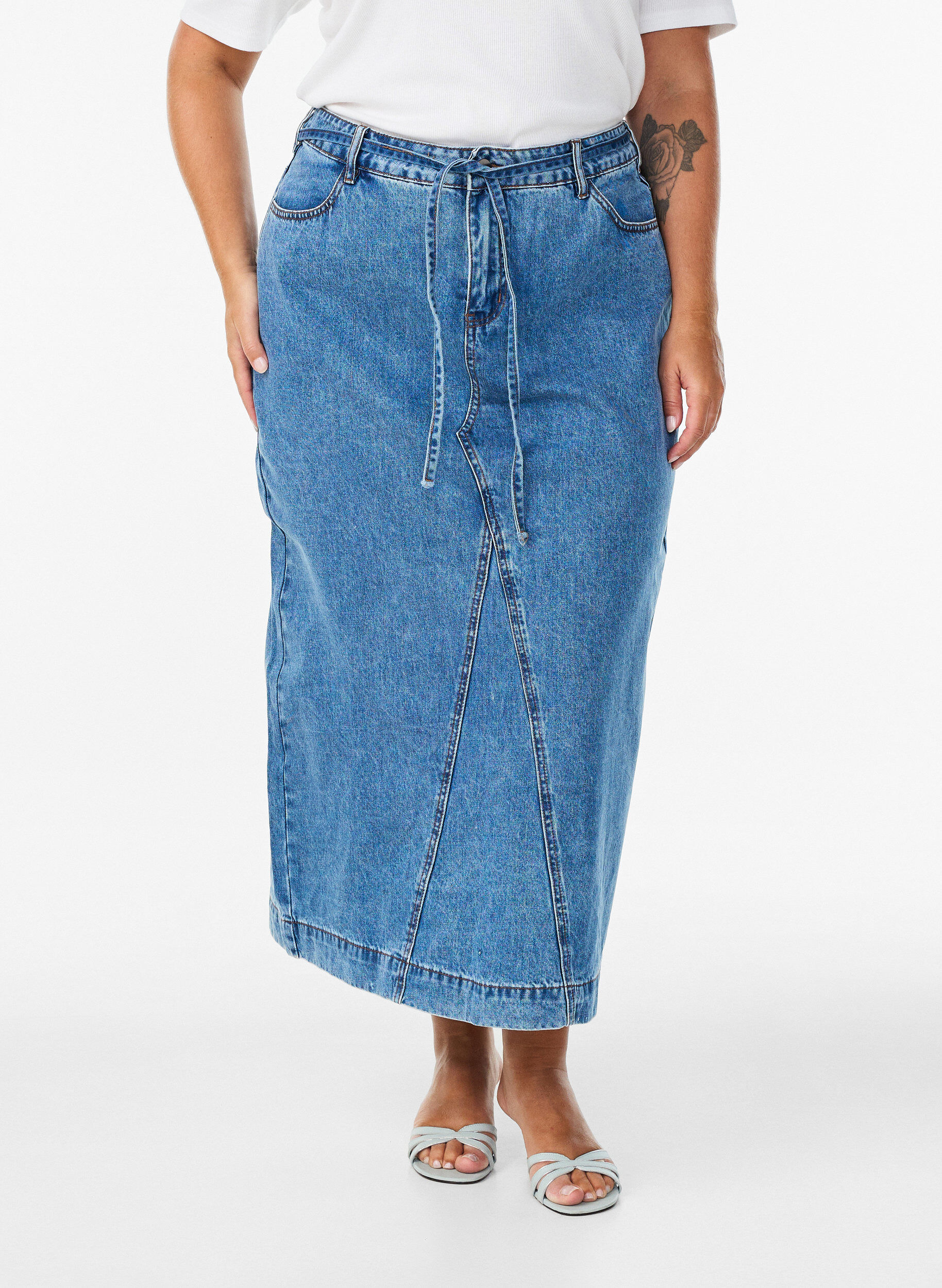 Zizzifashion Denim maxi skirt with tie belt, Blue, Model image number 2