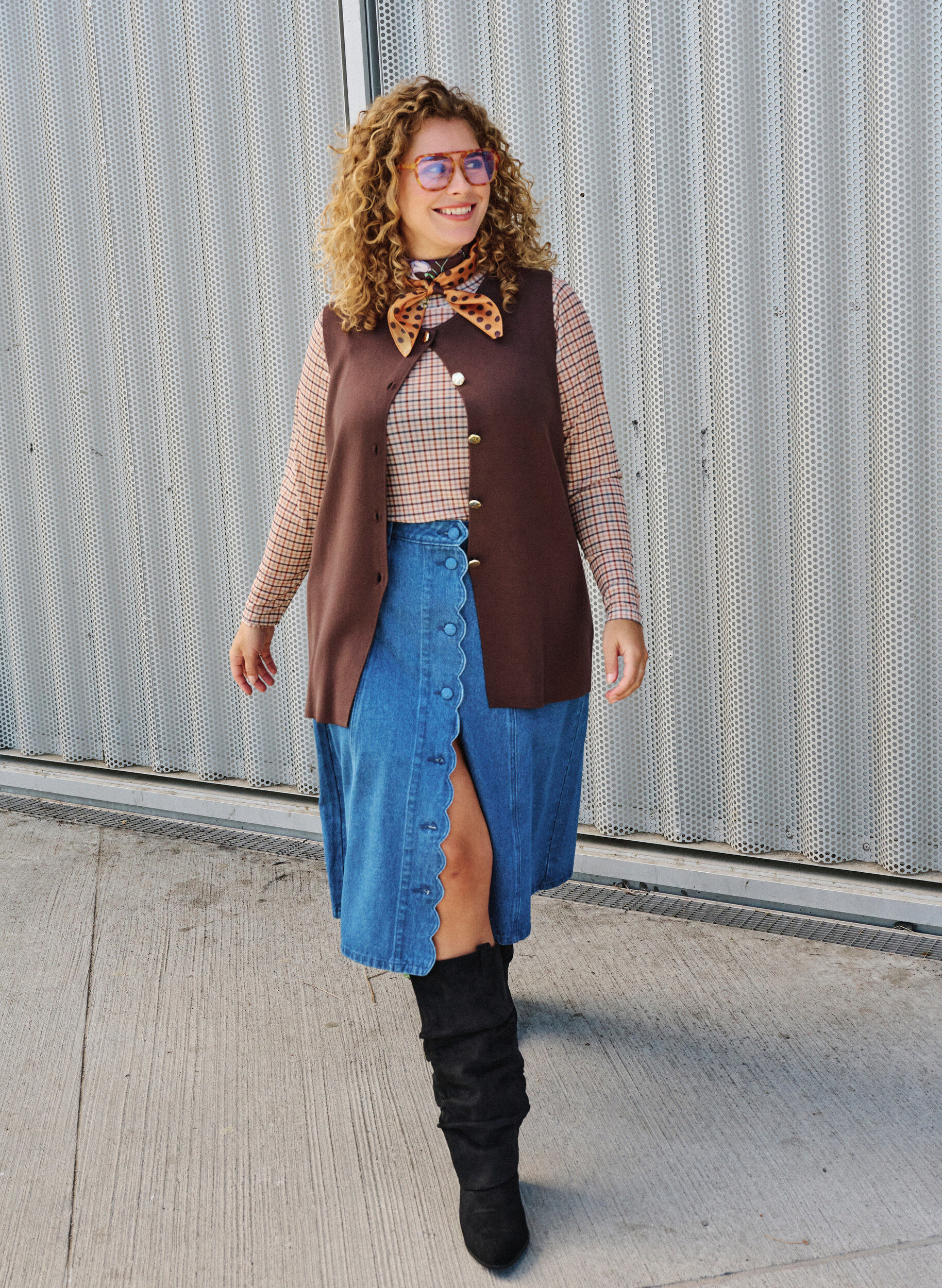 A-line denim skirt with wavy button placket