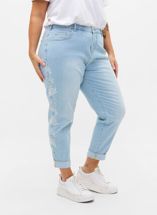 Cropped mom fit Mille jeans with embroidery, Light blue denim, Model image number 3