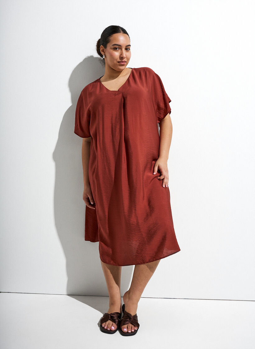 V-neck dress in viscose, Red, Image image number 0