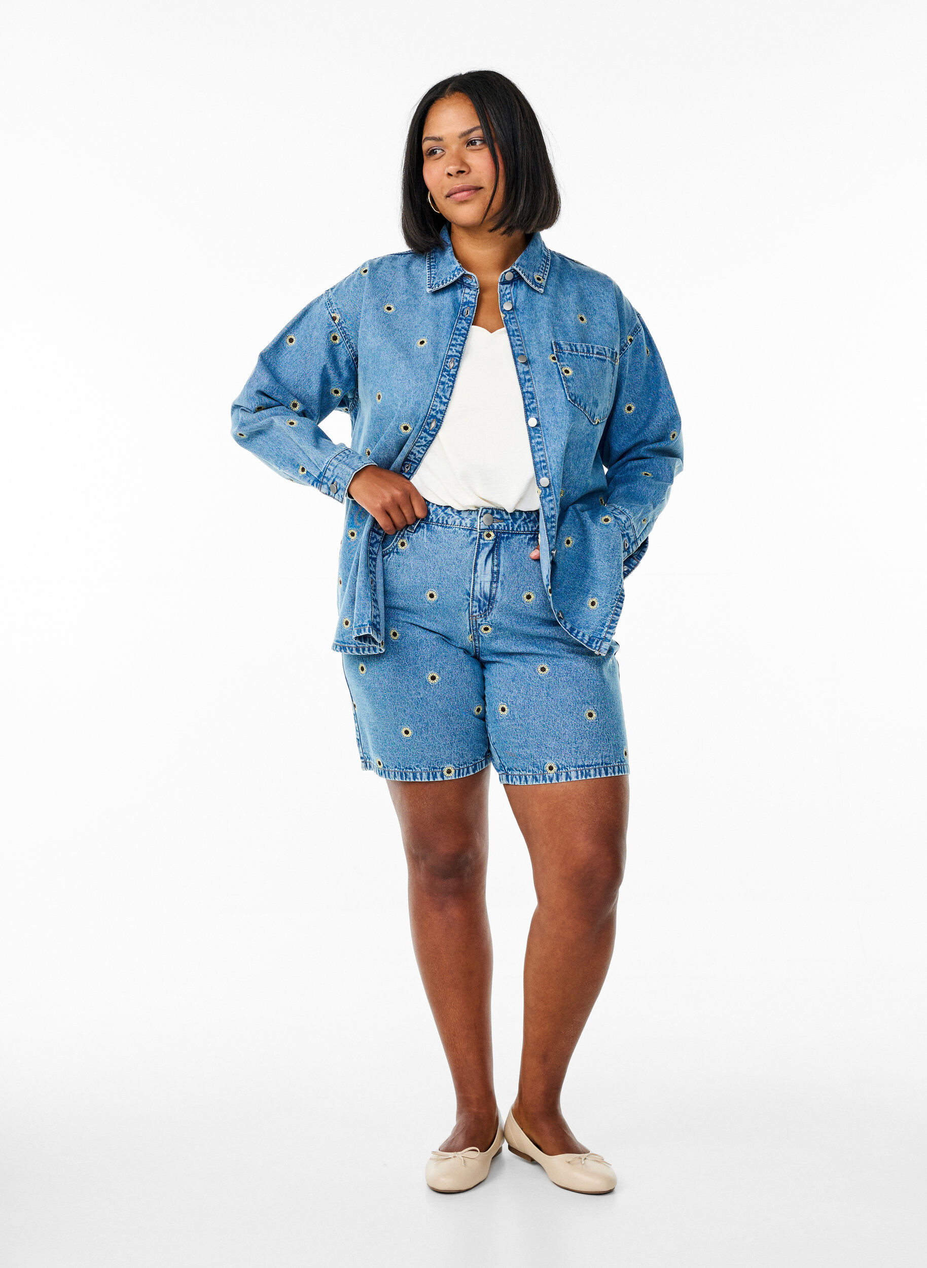 Zizzifashion Denim shirt with embroidered strawberries, Blue, Model image number 1