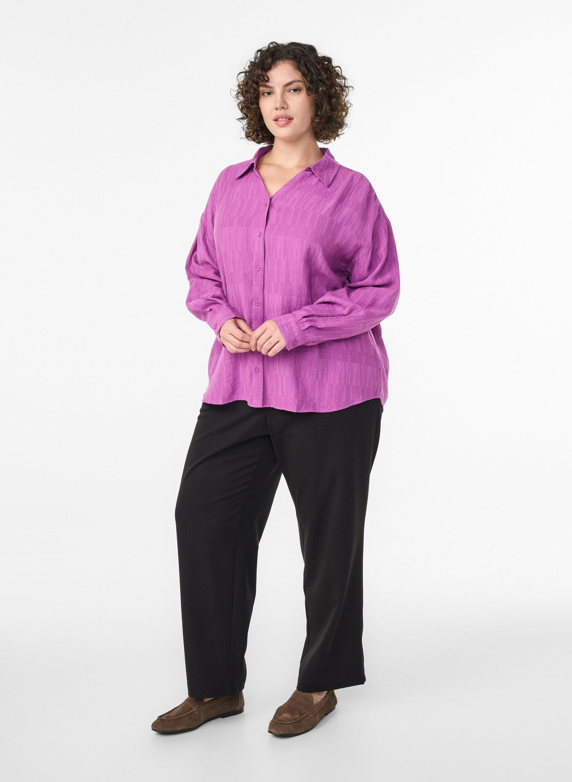 Zizzifashion Loose shirt with texture and a V-neck, Purple, Model image number 1
