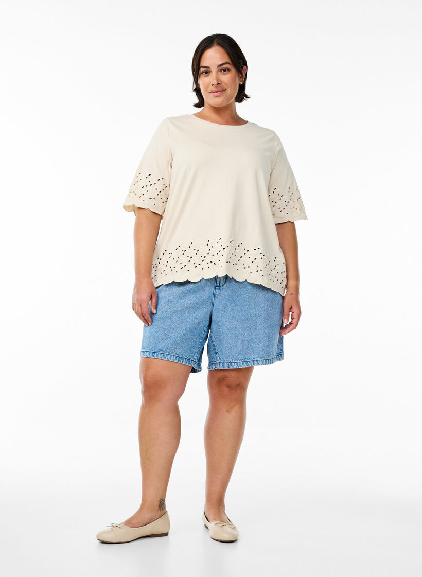 T-shirt with broderie anglaise and scalloped edges, Beige, Model image number 1