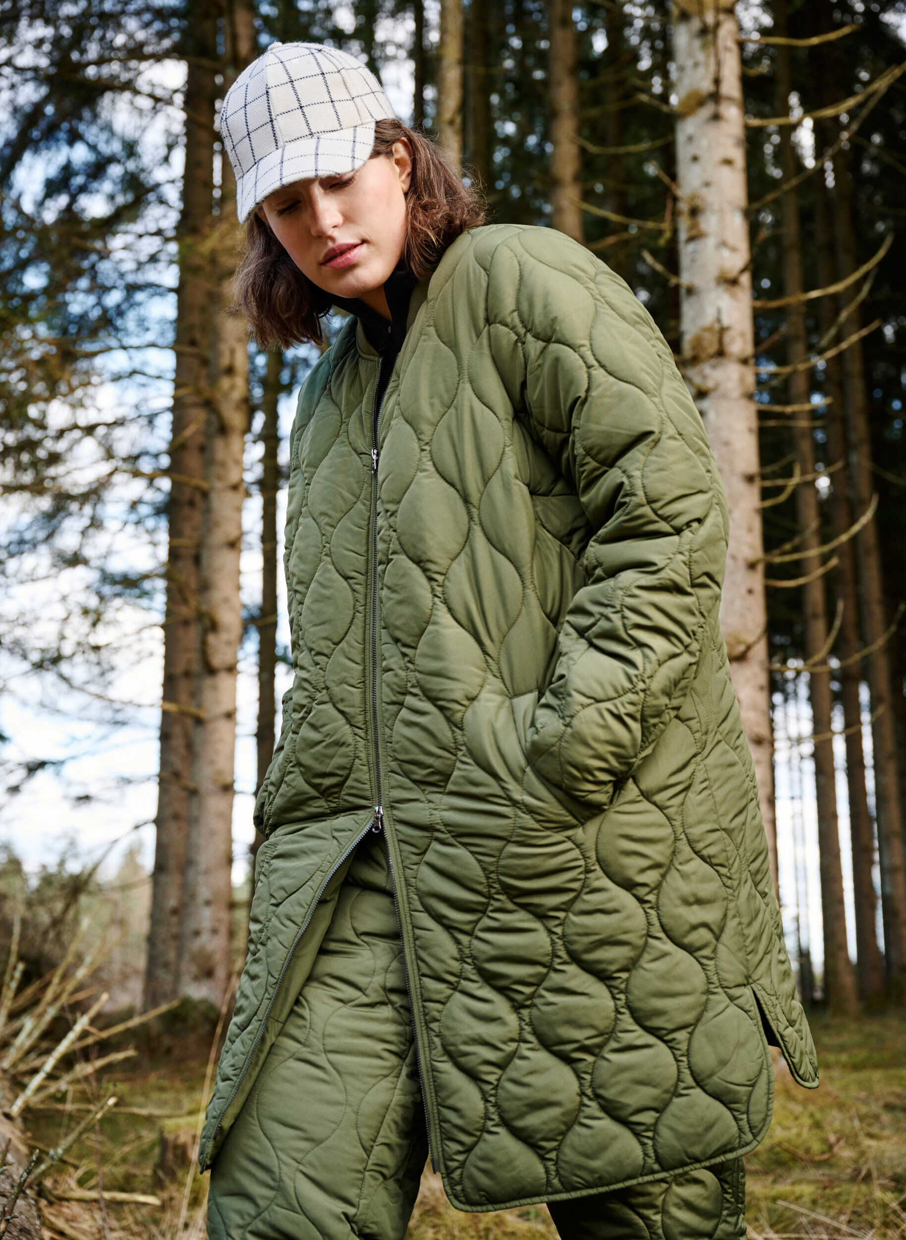 Zizzifashion Long quilted jacket with pockets and zipper, Winter Moss, Image image number 0