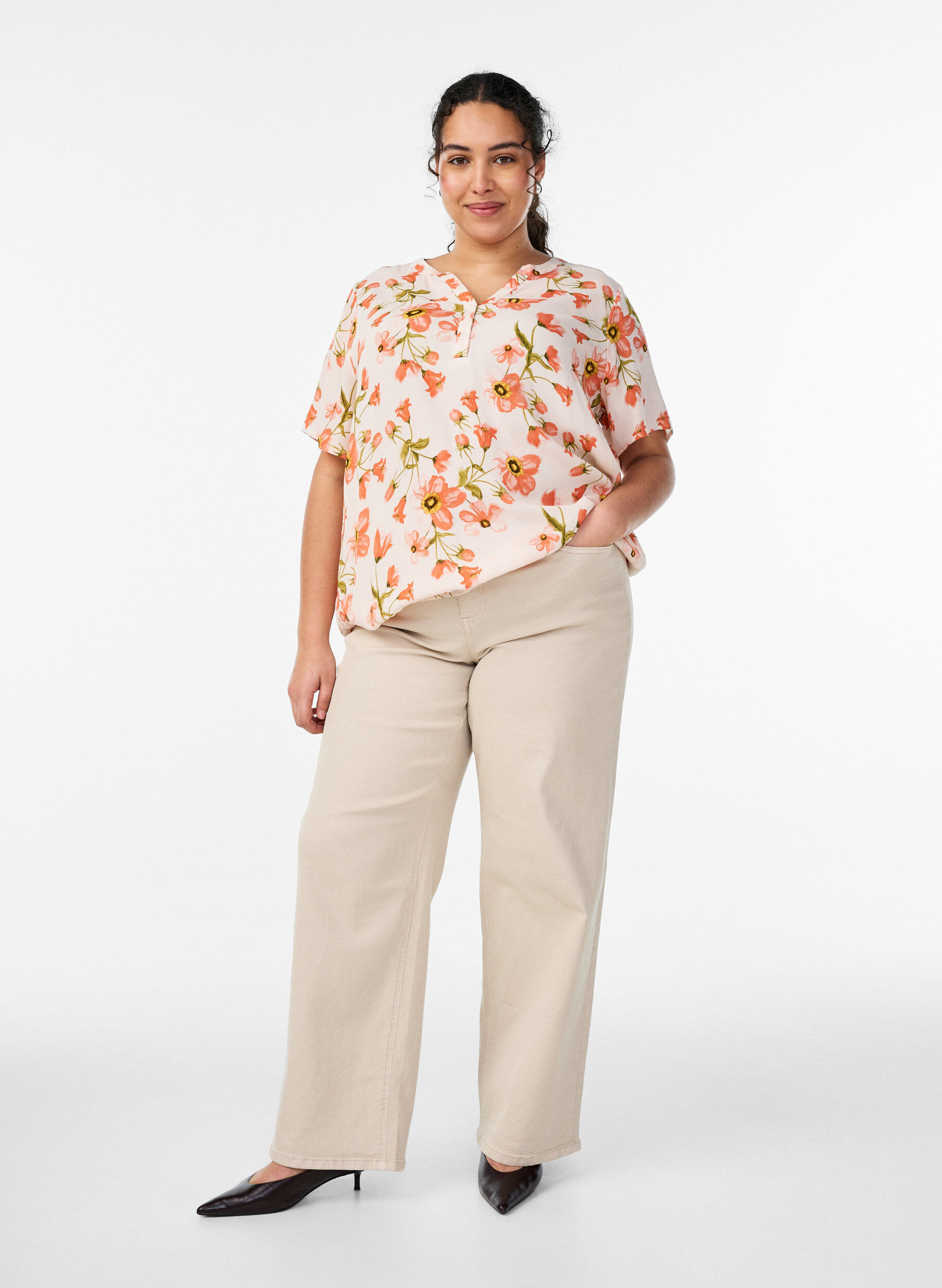 Zizzifashion Viscose blouse with floral print and short sleeves, Vanilla, Model image number 1