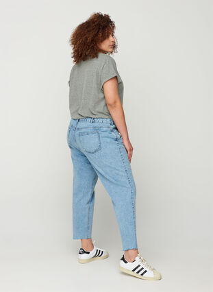 Cropped mom fit Mille jeans with a loose fit, Snow Wash 2, Model image number 1