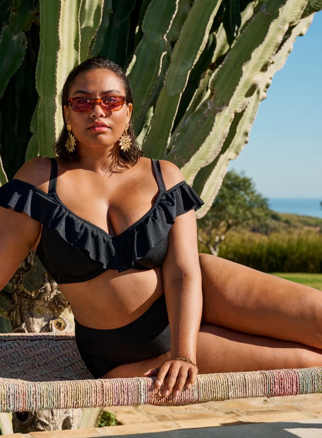 Zizzifashion Bikini top with ruffles, , Model