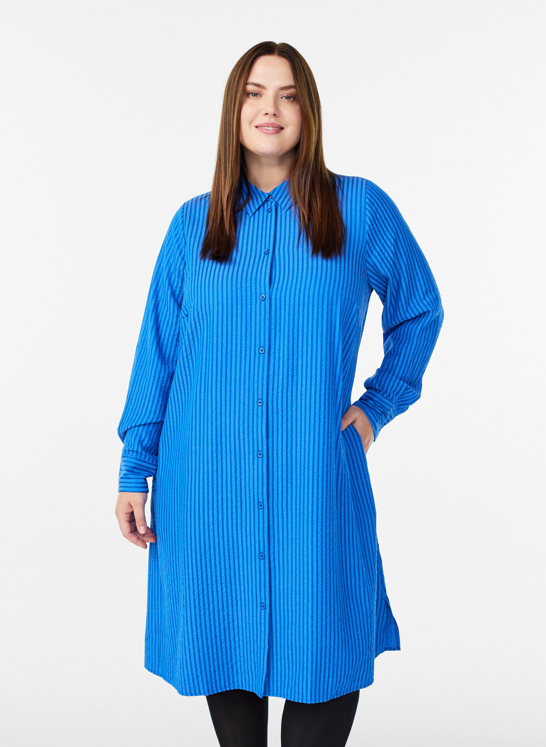 Long striped shirt with button detail on the back, Blue, Model