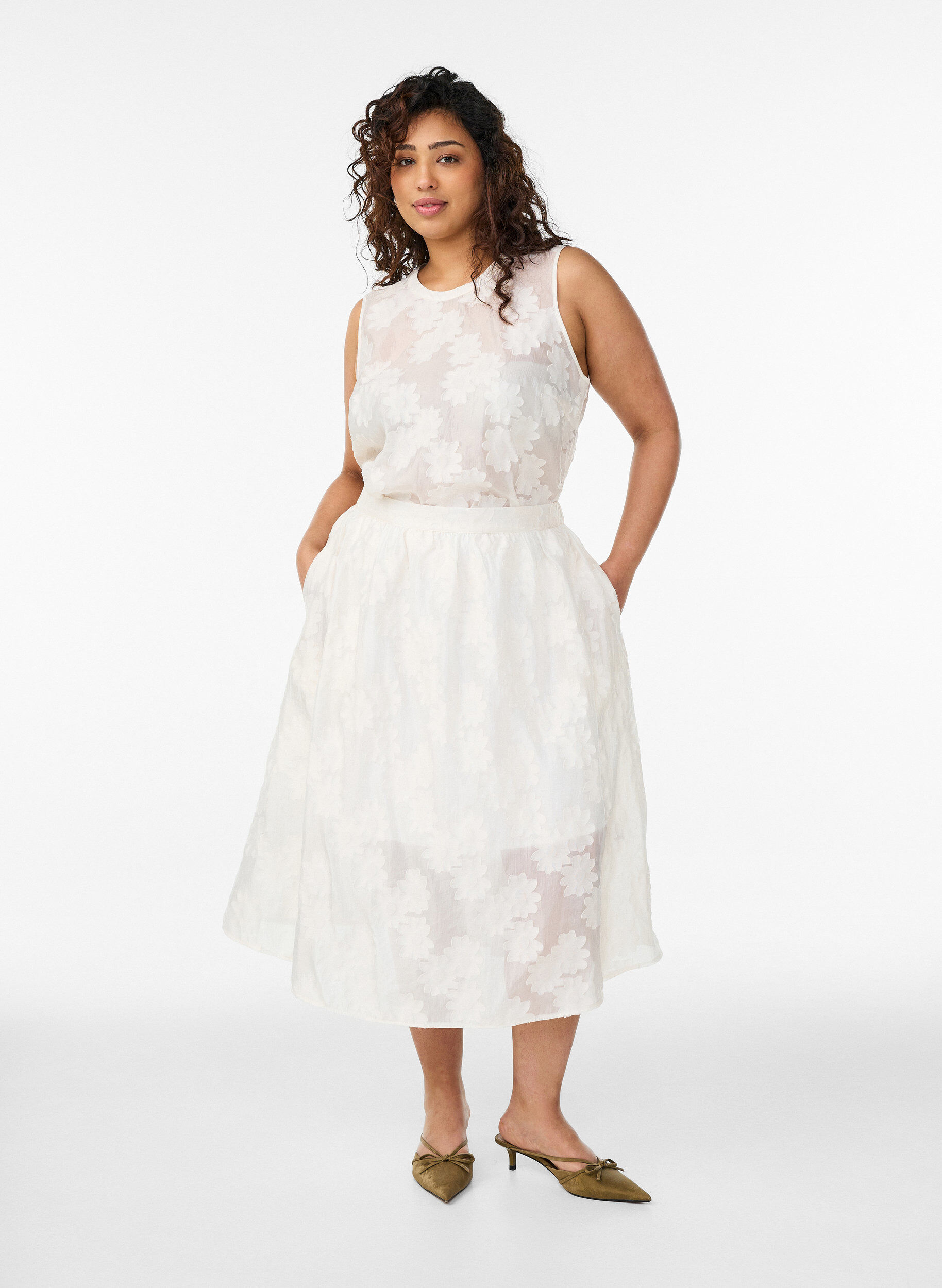 Zizzifashion Sleeveless top in jacquard with a floral texture, Vanilla, Model image number 1