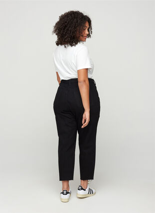 Cropped mom fit Mille jeans with a loose fit, Black, Model image number 2