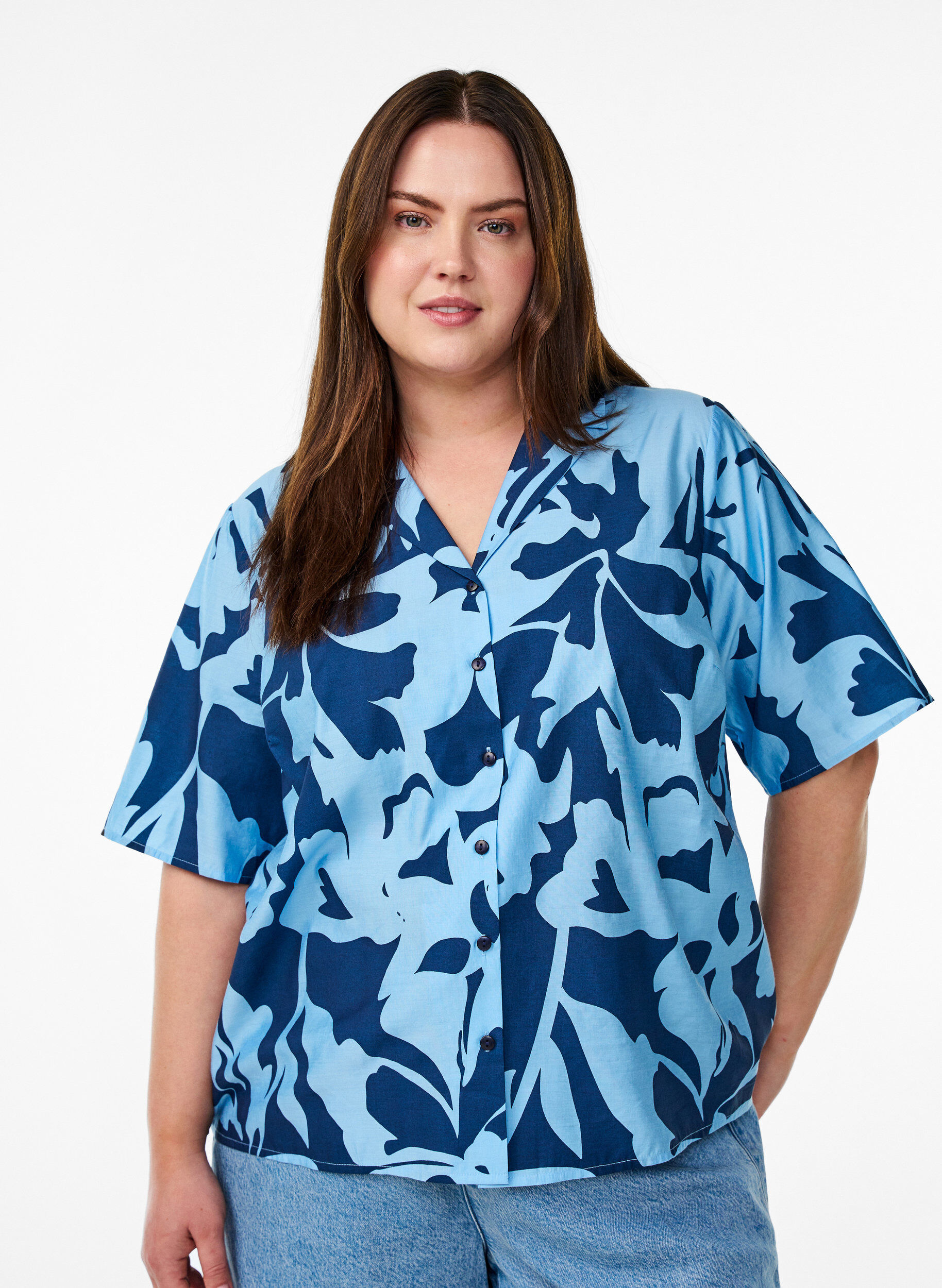 Shirt blouse with print and V-neck, Blue, Model