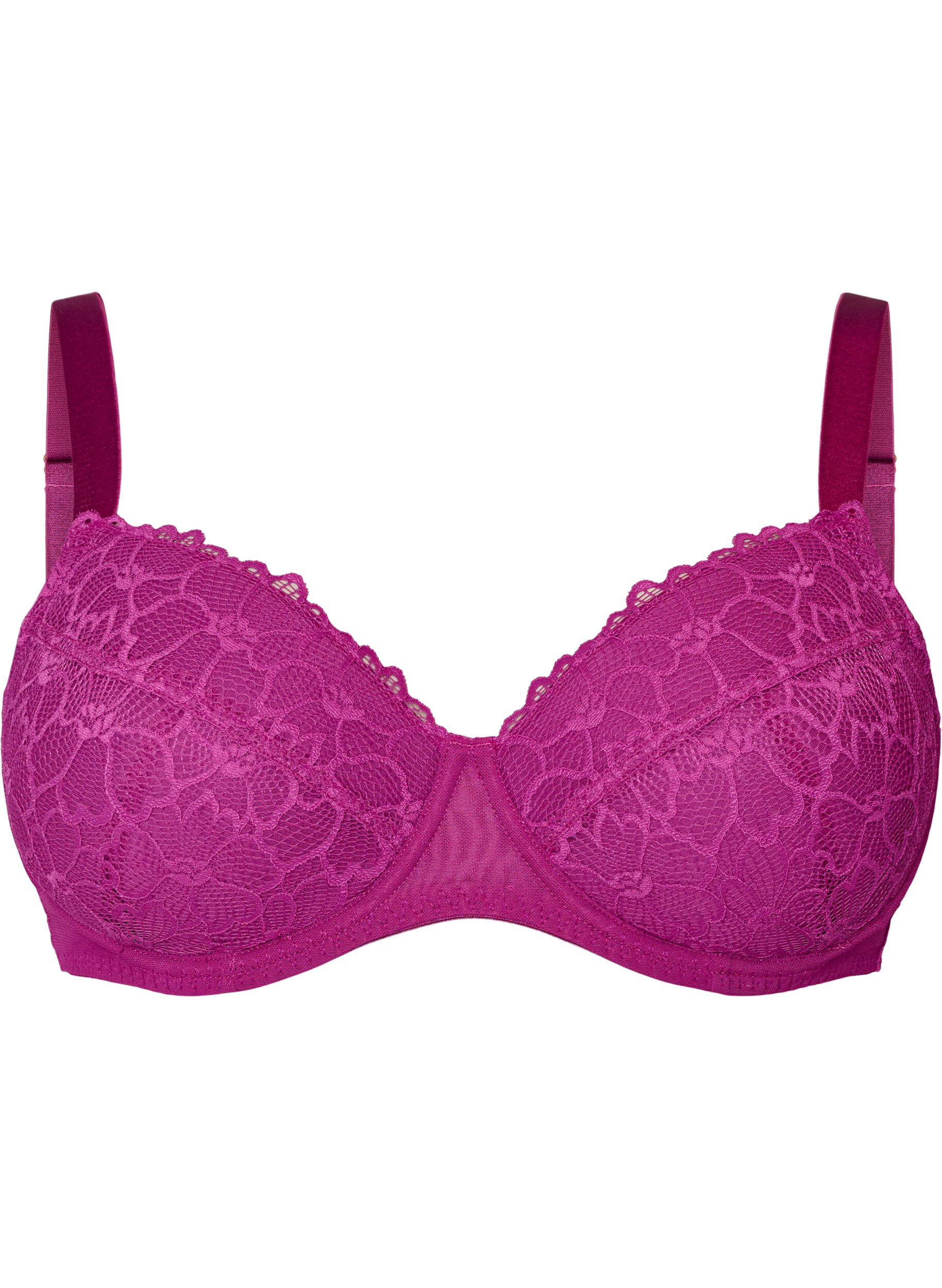 Padded bra with lace and underwire