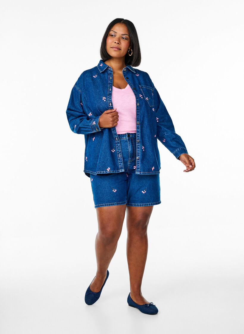Denim shorts with embroidered flowers, Blue, Model image number 1