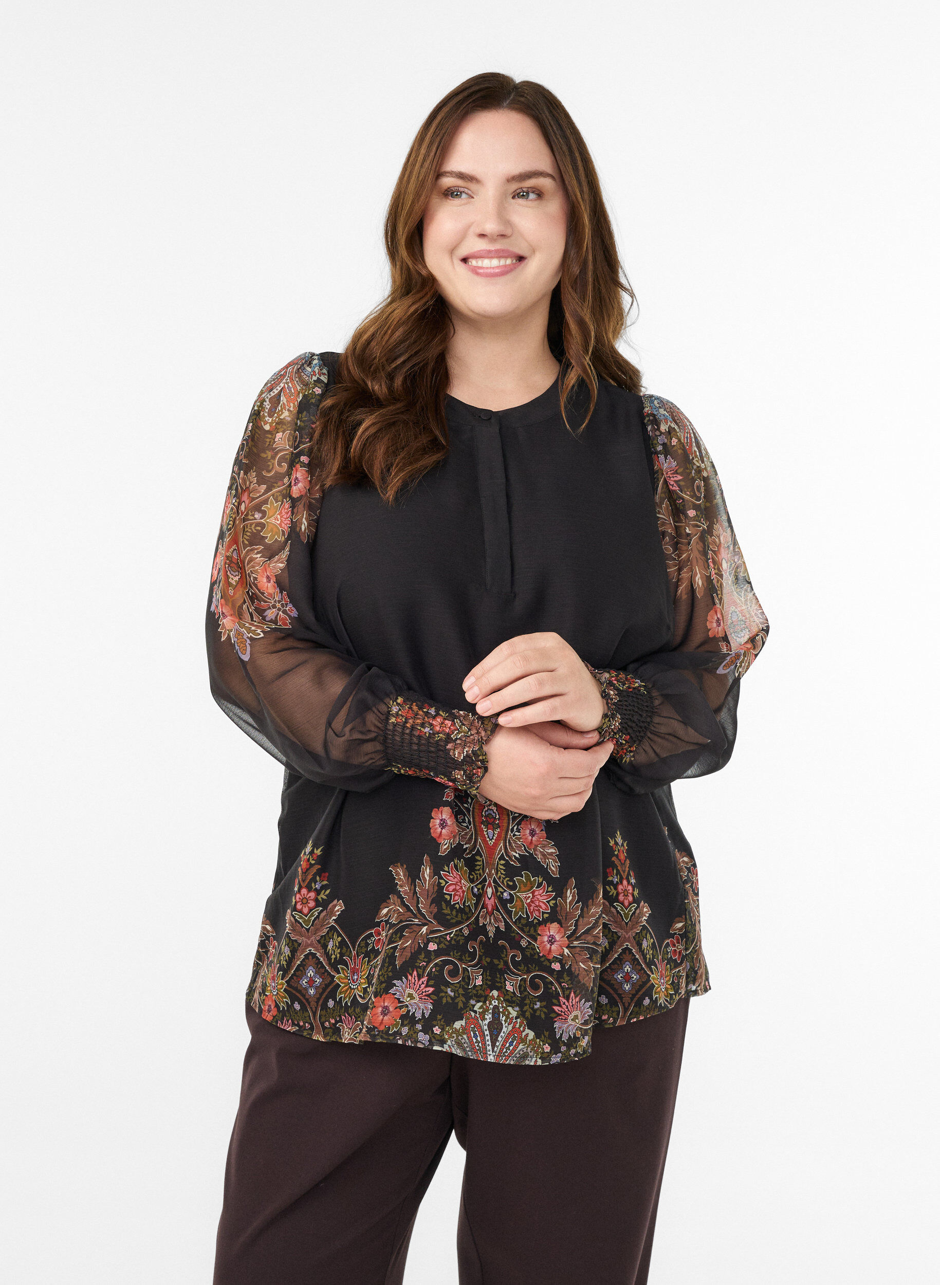 Blouse with paisley print and sheer sleeves, Black, Model