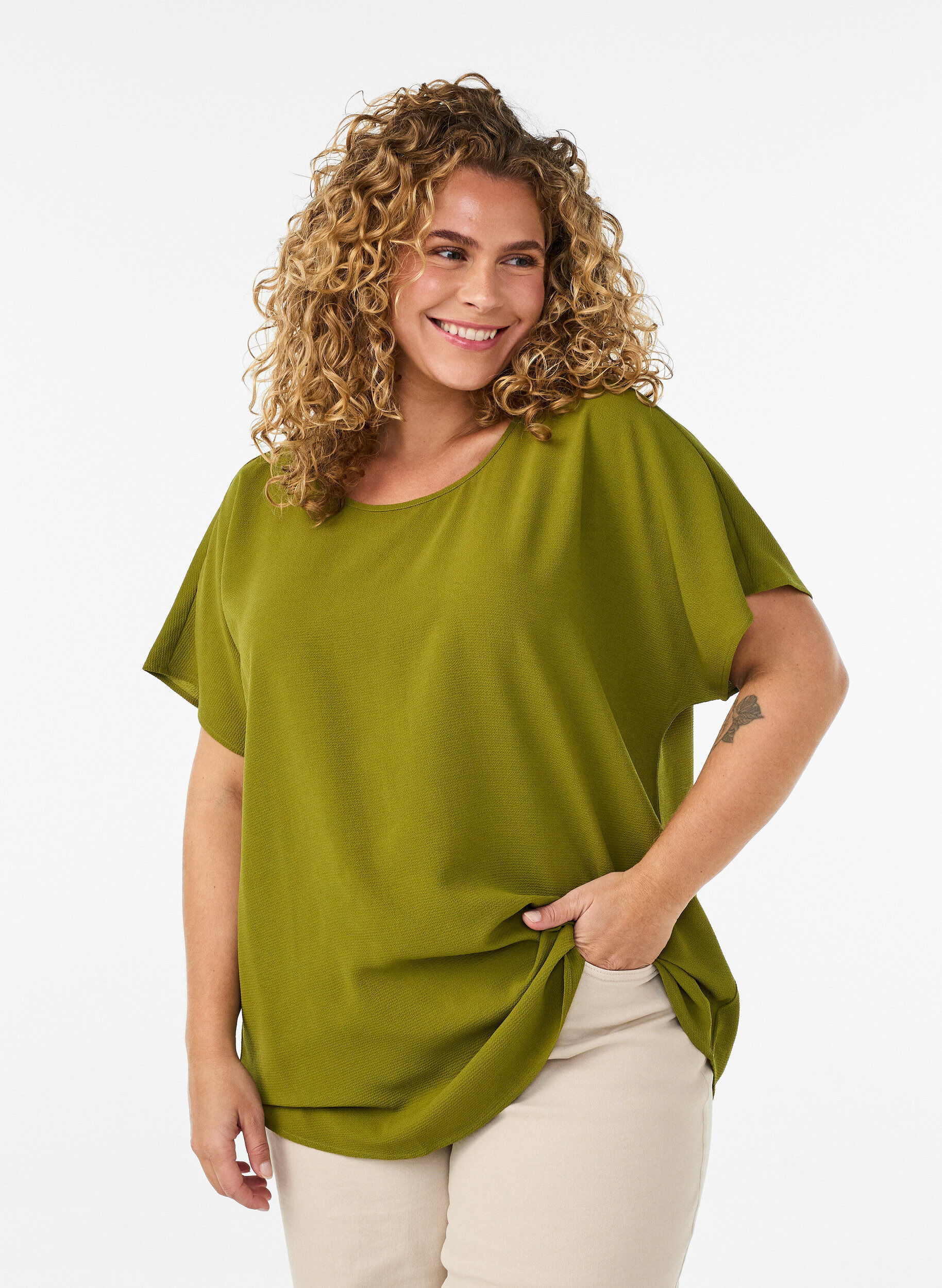 Blouse with short sleeves and a round neckline, Green, Model