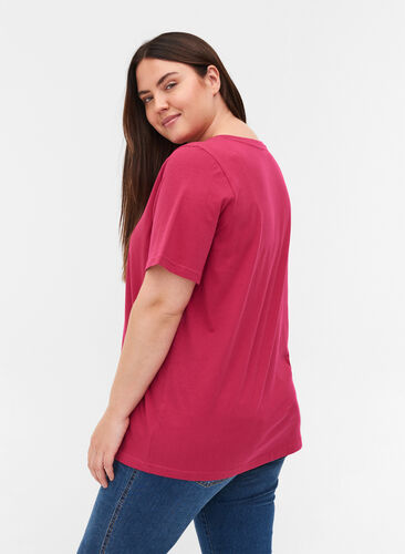 Organic cotton T-shirt with V-neckline, Sangria, Model image number 1