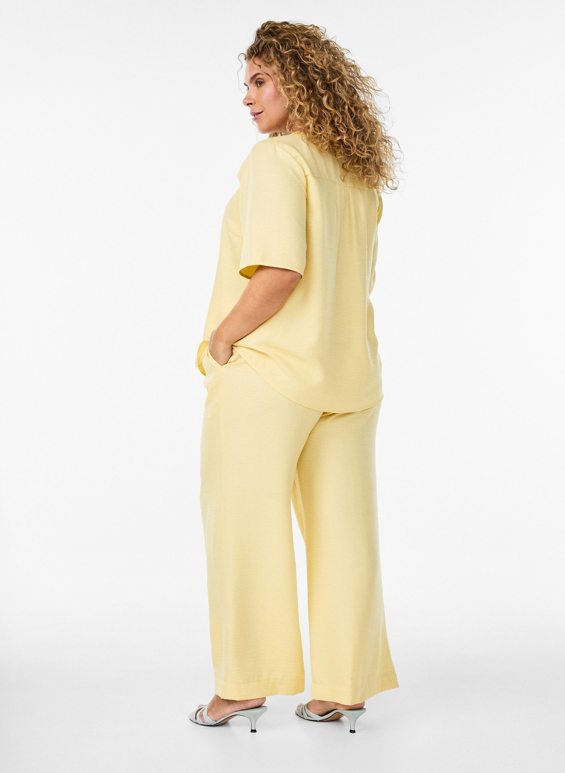 Zizzifashion Loose trousers with elasticated waistband and pockets, Yellow, Model image number 1