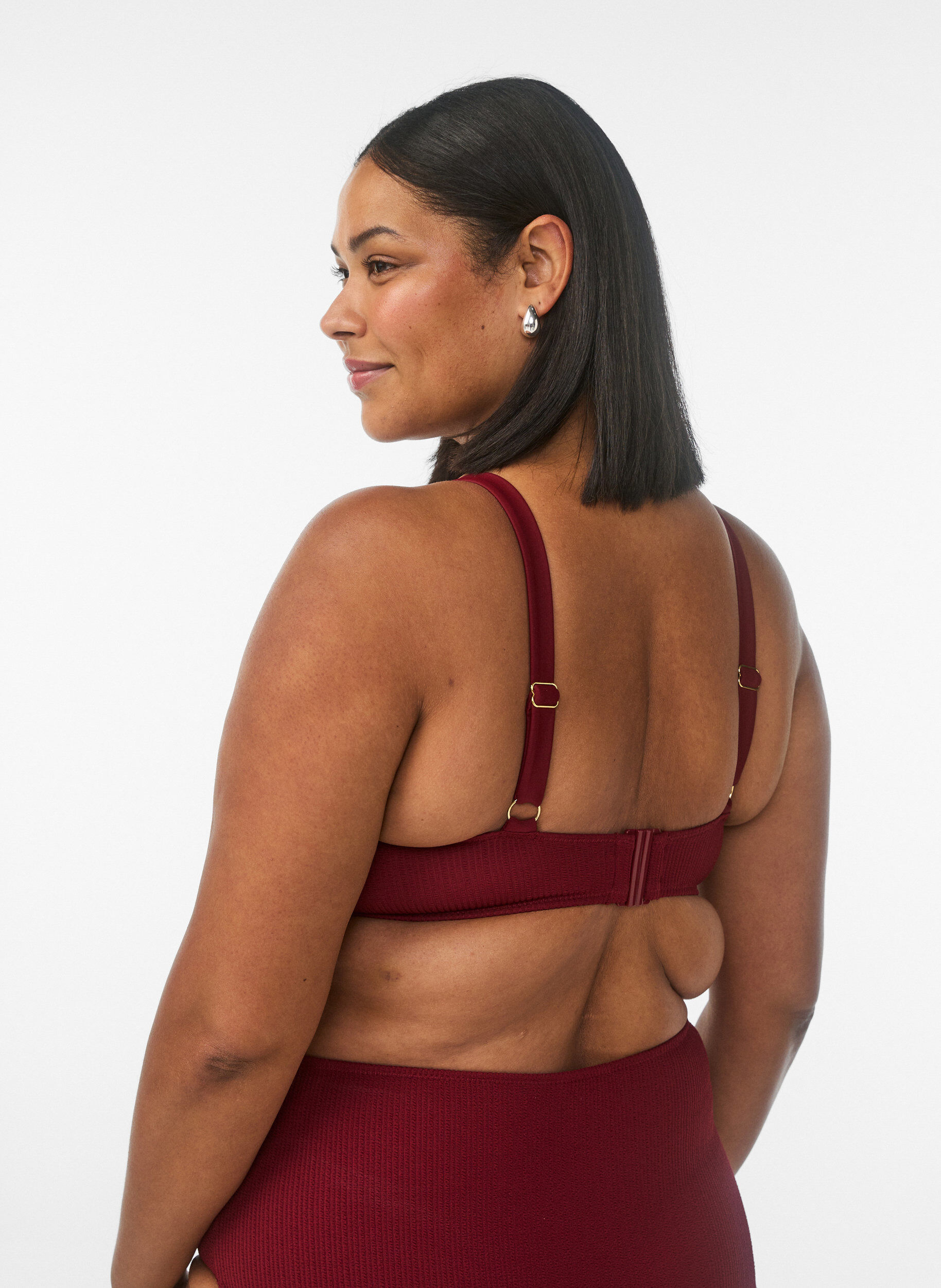 Zizzifashion Textured bikini top with gold detail, Red, Model image number 2