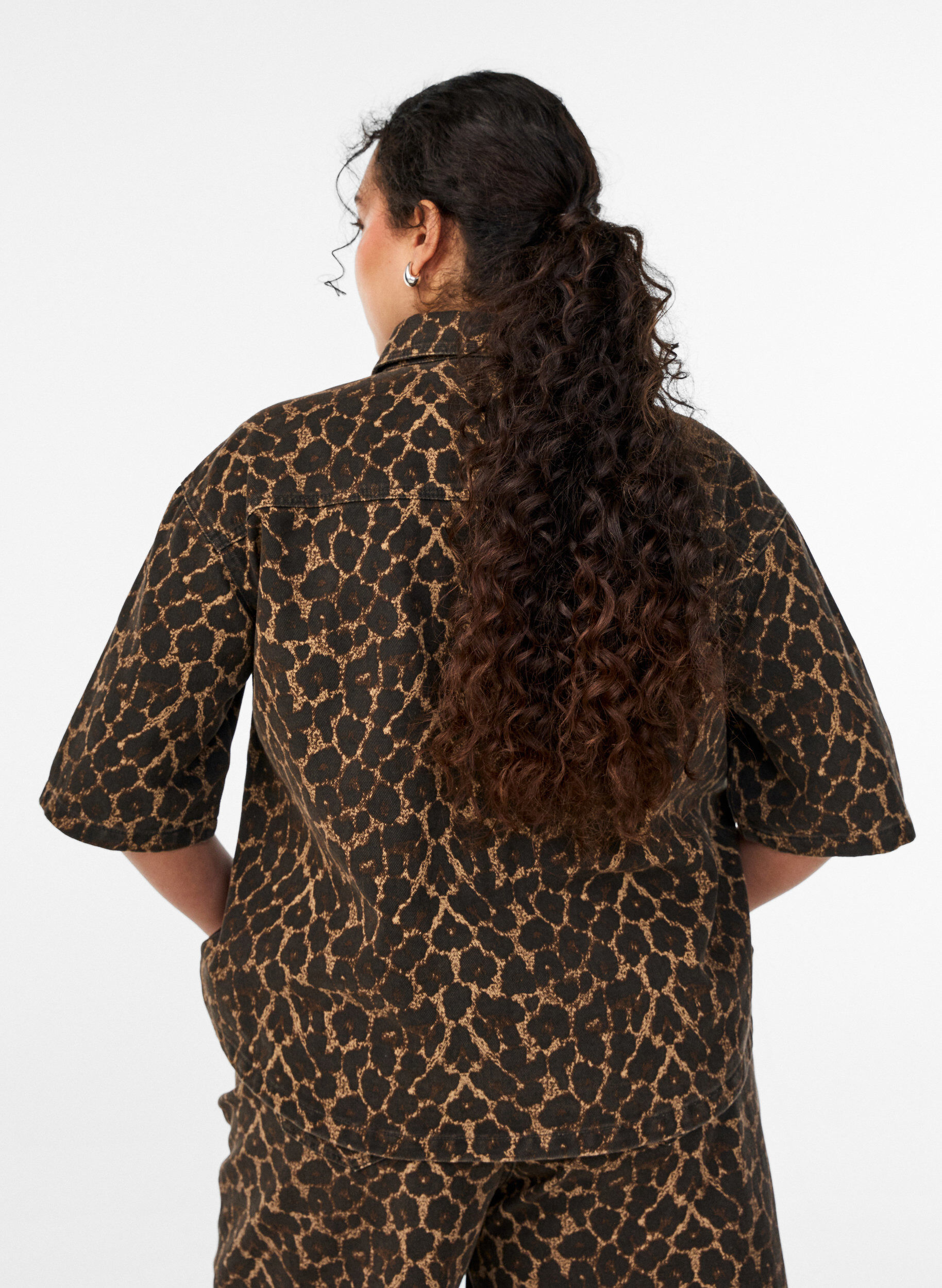 Zizzifashion Denim shirt with leopard print and short sleeves, Brown, Model image number 2