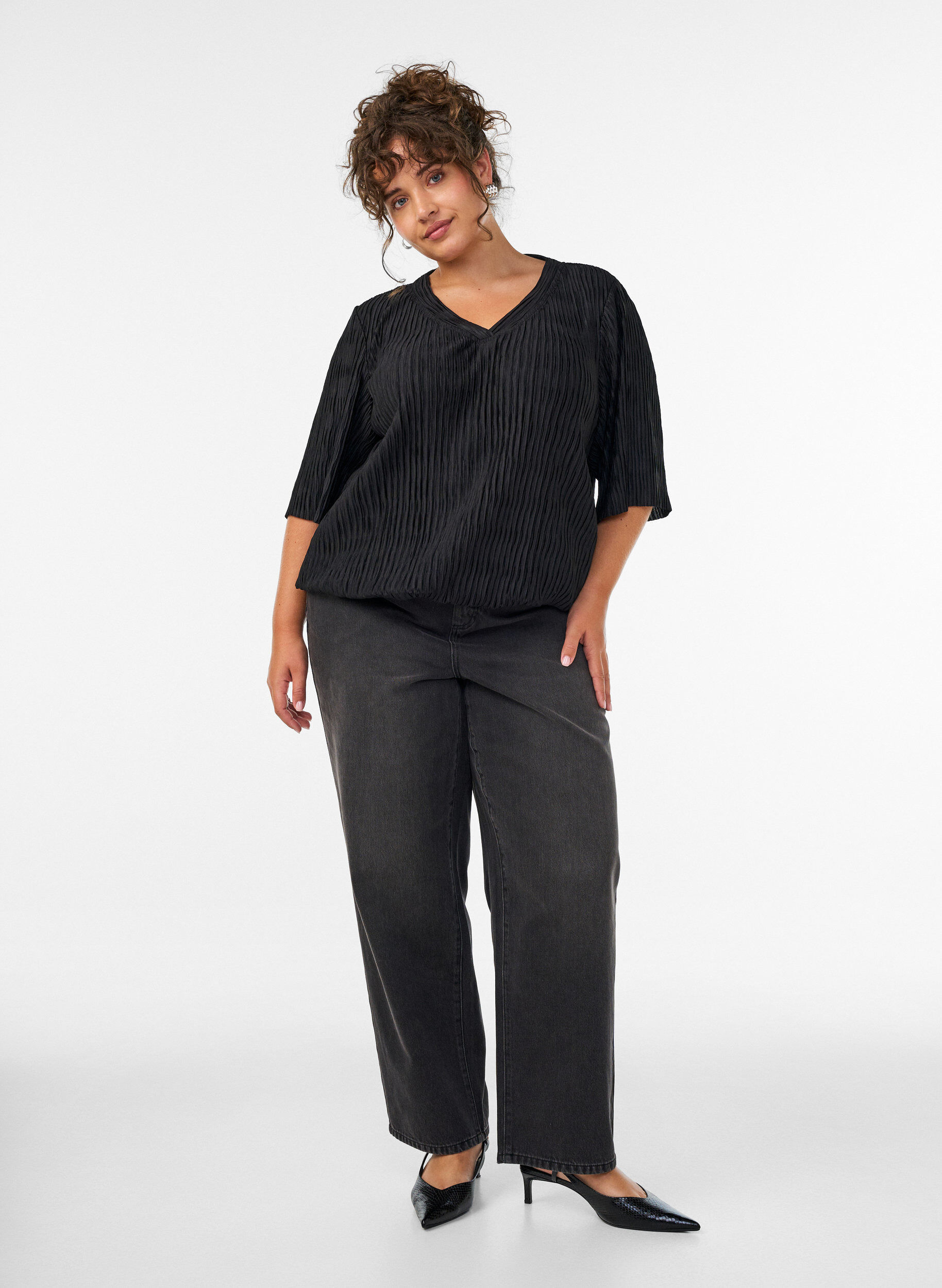 ZizzifashionBlouse with wavy texture and balloon shape, Black, Model image number 1