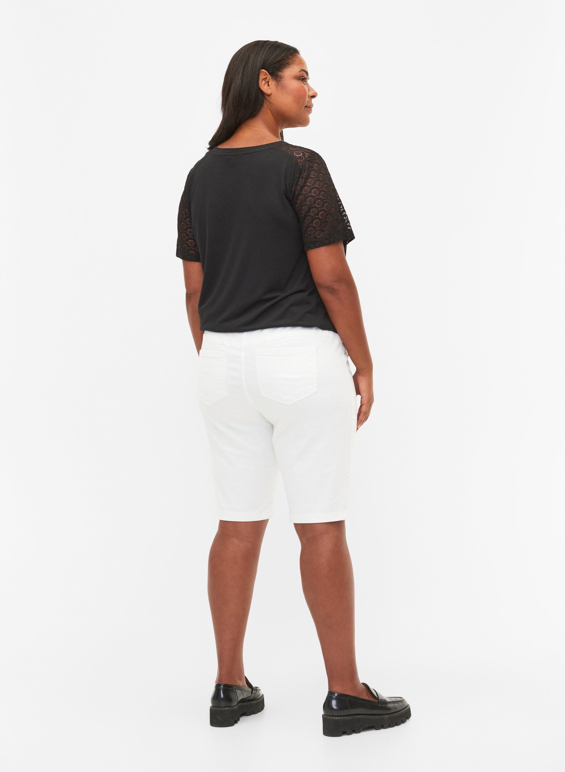 Zizzifashion Close-fitting shorts with back pockets, White, Model image number 1