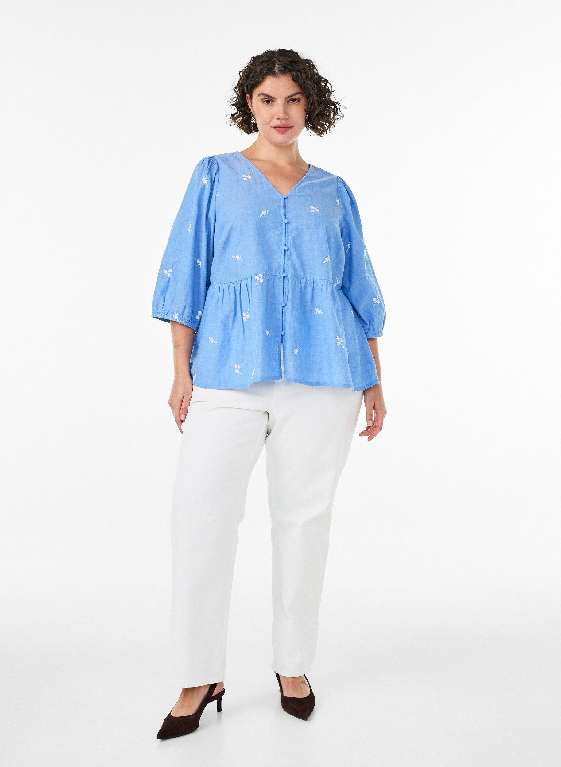 Zizzifashion Cotton blouse with embroidered flowers and button fastening, Light Blue, Model image number 1