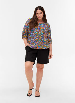 Viscose blouse in a floral print with smock, Ditsy AOP, Model image number 2